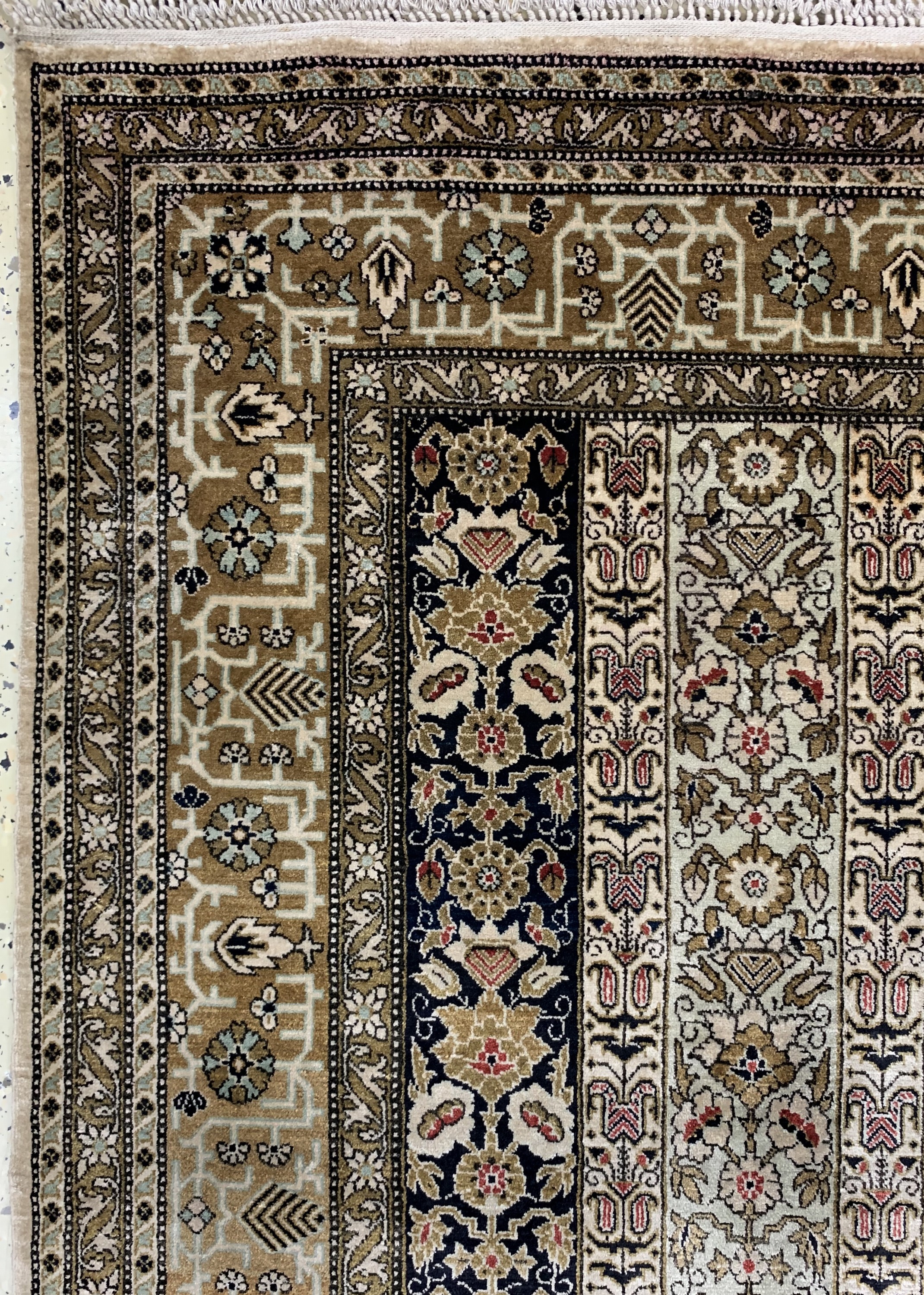 Detail c: Ghom Seide, Persien, Mitte 20.Jhd, reine Naturseide, ca. 160 x 112 cm, EHZ: 2