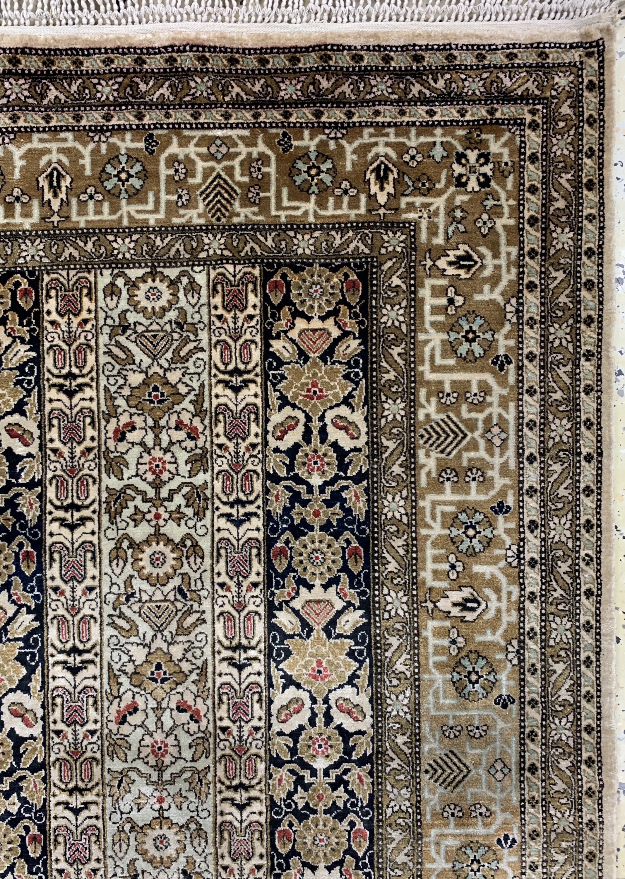 Detail d: Ghom Seide, Persien, Mitte 20.Jhd, reine Naturseide, ca. 160 x 112 cm, EHZ: 2