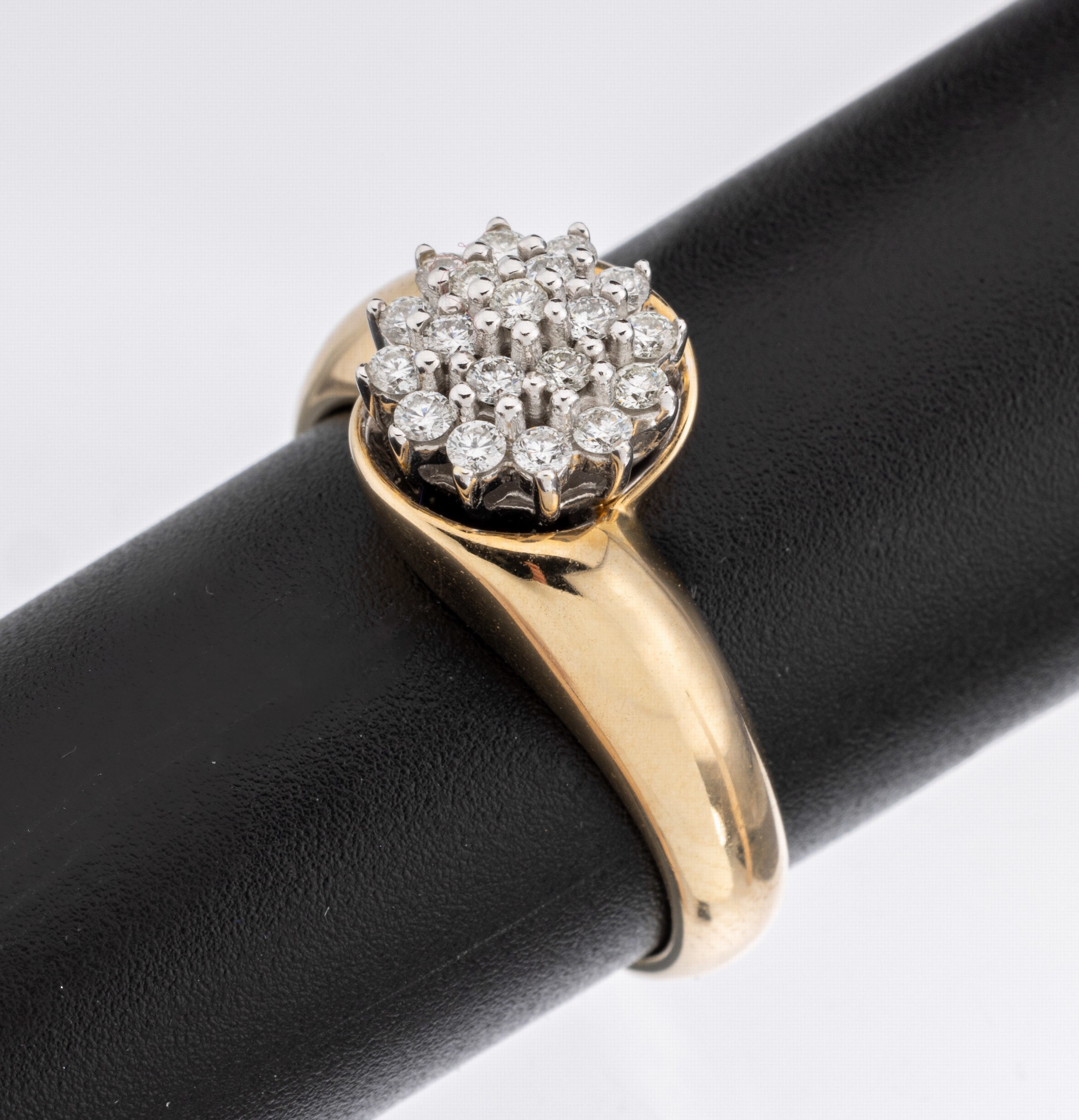 14 kt Gold Brillant-Ring, GG 585/000, Ringkopf auf mehreren Ebenen aufgebaut, 19 Brillanten zus. ca. 0.38 ct Weiß/si, RW 60, ca. 8.3 g