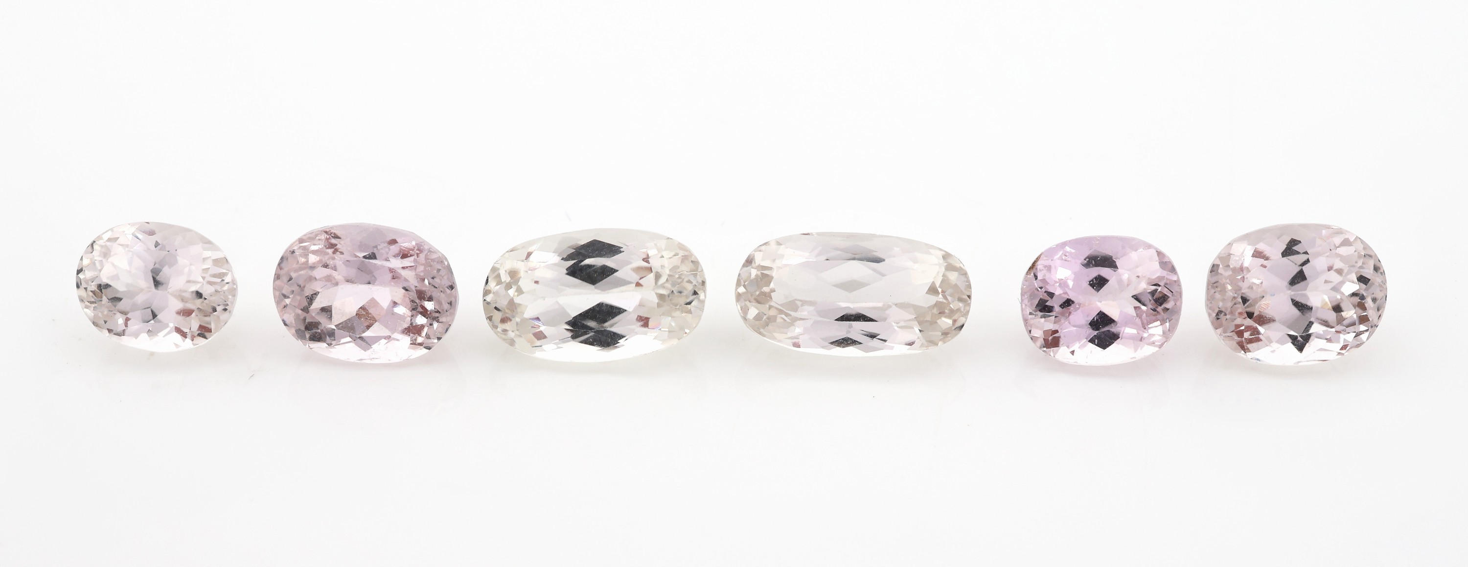 Lot 6 lose Kunzite, zus. 25.50 ct, ovalfacett.