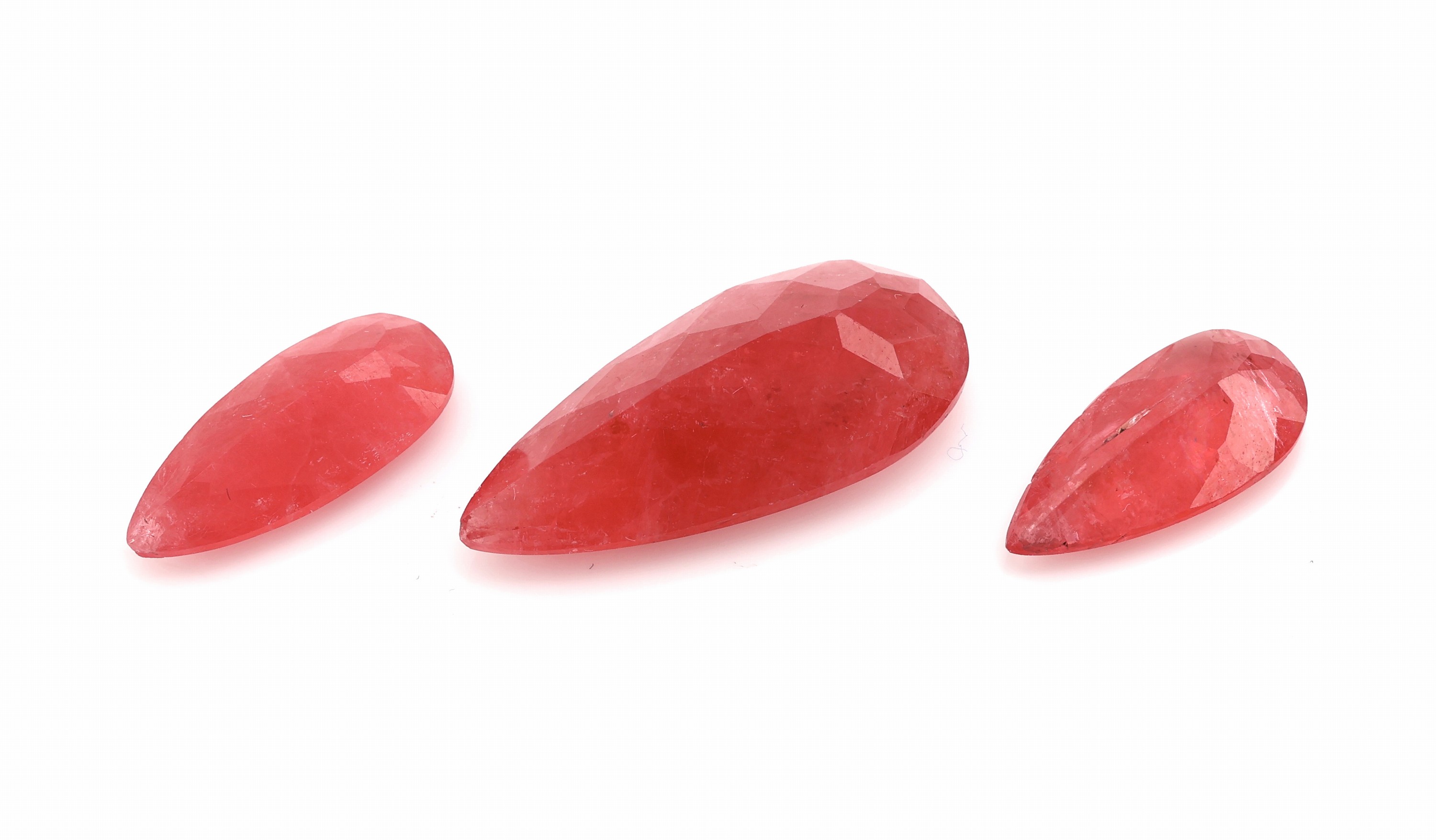 Detail a: Lot 3 lose Rhodonite zus. ca. 9.05 ct, facett. Tropfen in versch. Größen