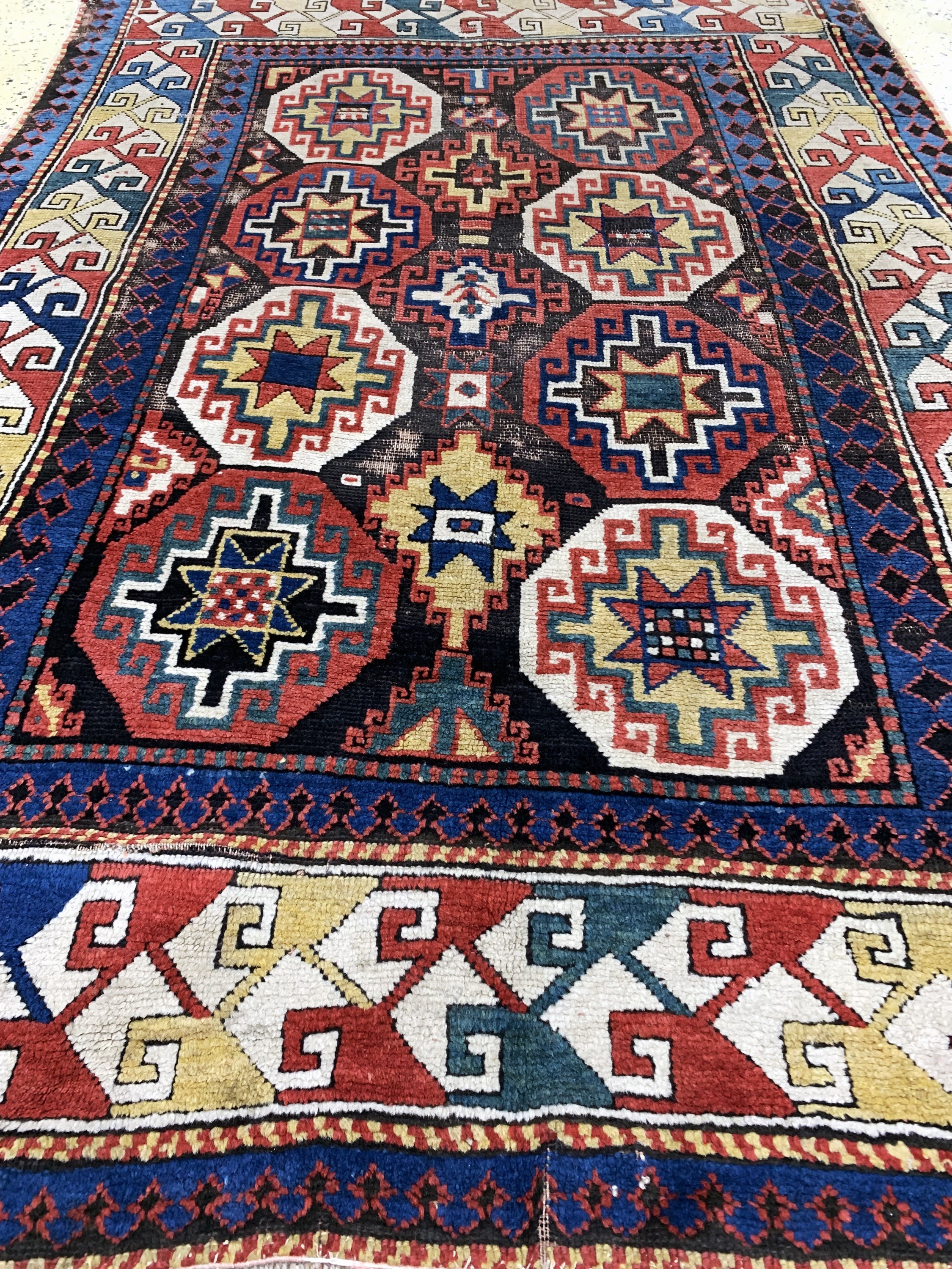 Detail c: Antiker"Moghan"Kazak, Kaukasus, 19.Jhd, Wolle auf Wolle, ca. 180 x 140 cm, verkürzt, EHZ: 4