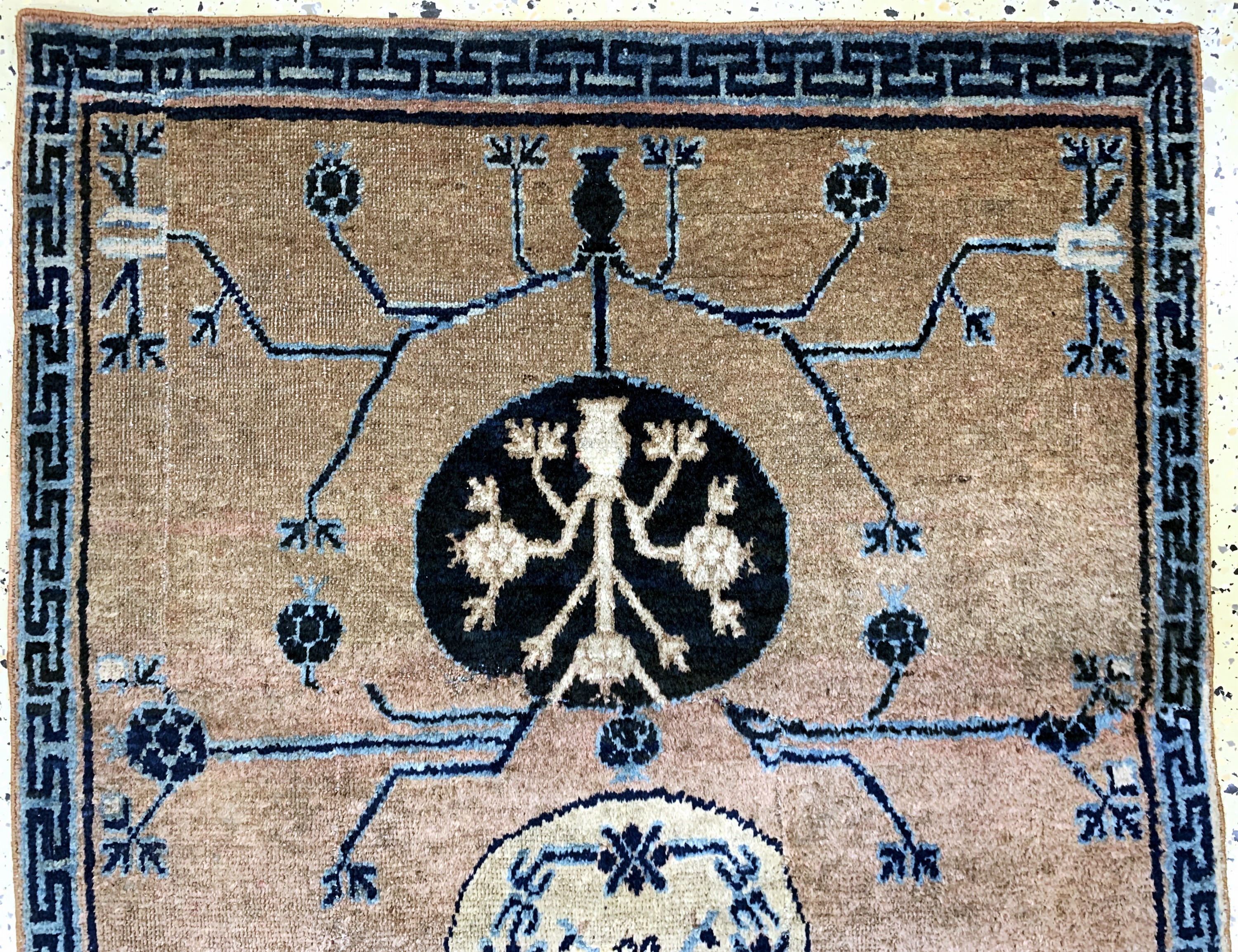 Detail a: Antikes"Yarkand"Fragment, Ostturkestan, Anfang 19.Jhd, Wolle auf Baumwolle, ca. 138 x 92 cm, EHZ: 3