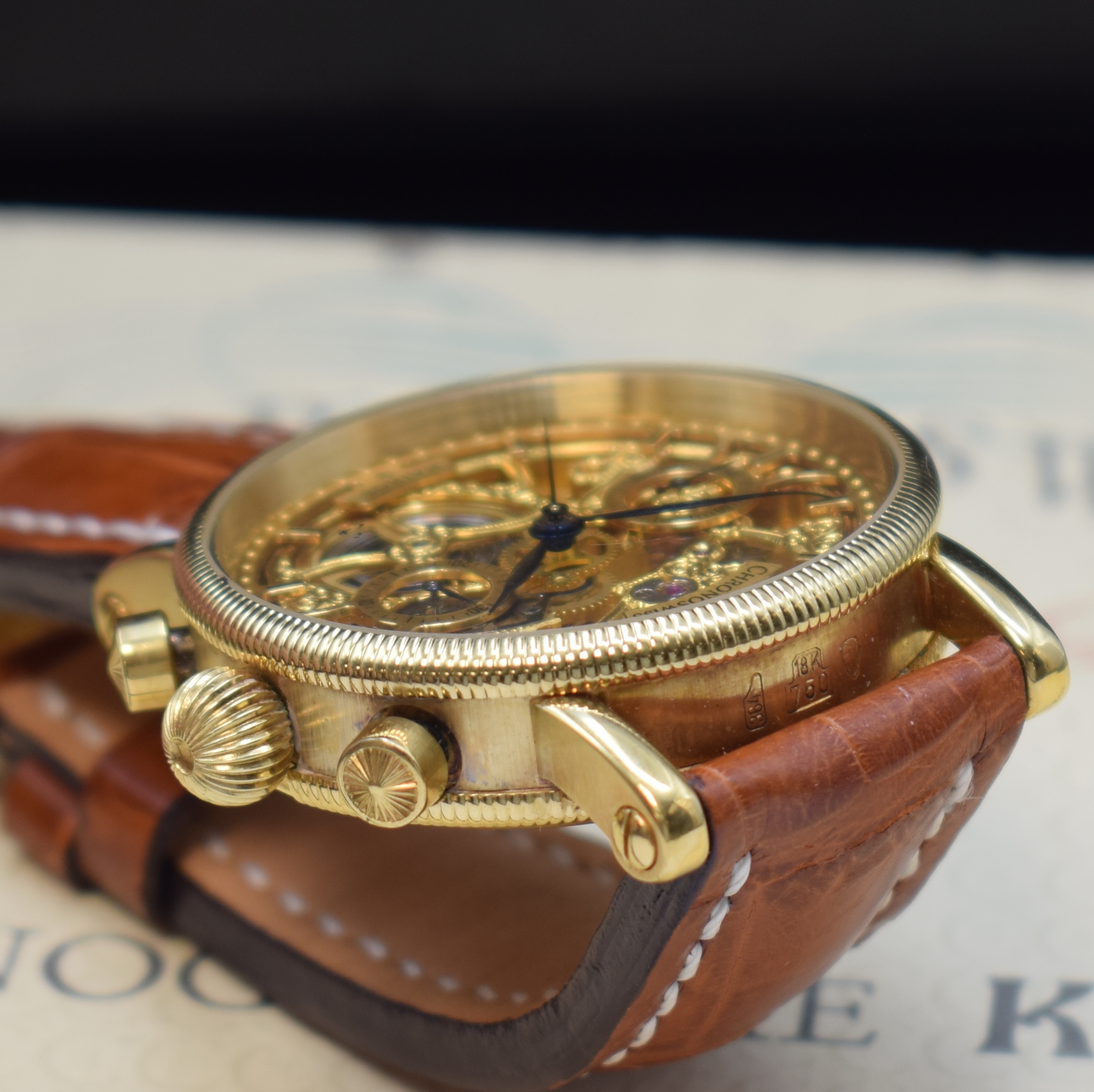 Detail d: CHRONOSWISS KAIROS auf 600 Stück limitierte Herrenarmbanduhr mit Chronograph in GG 750/000 Referenz CH 2321, Schweiz um 1992, Handaufzug, beids. ...