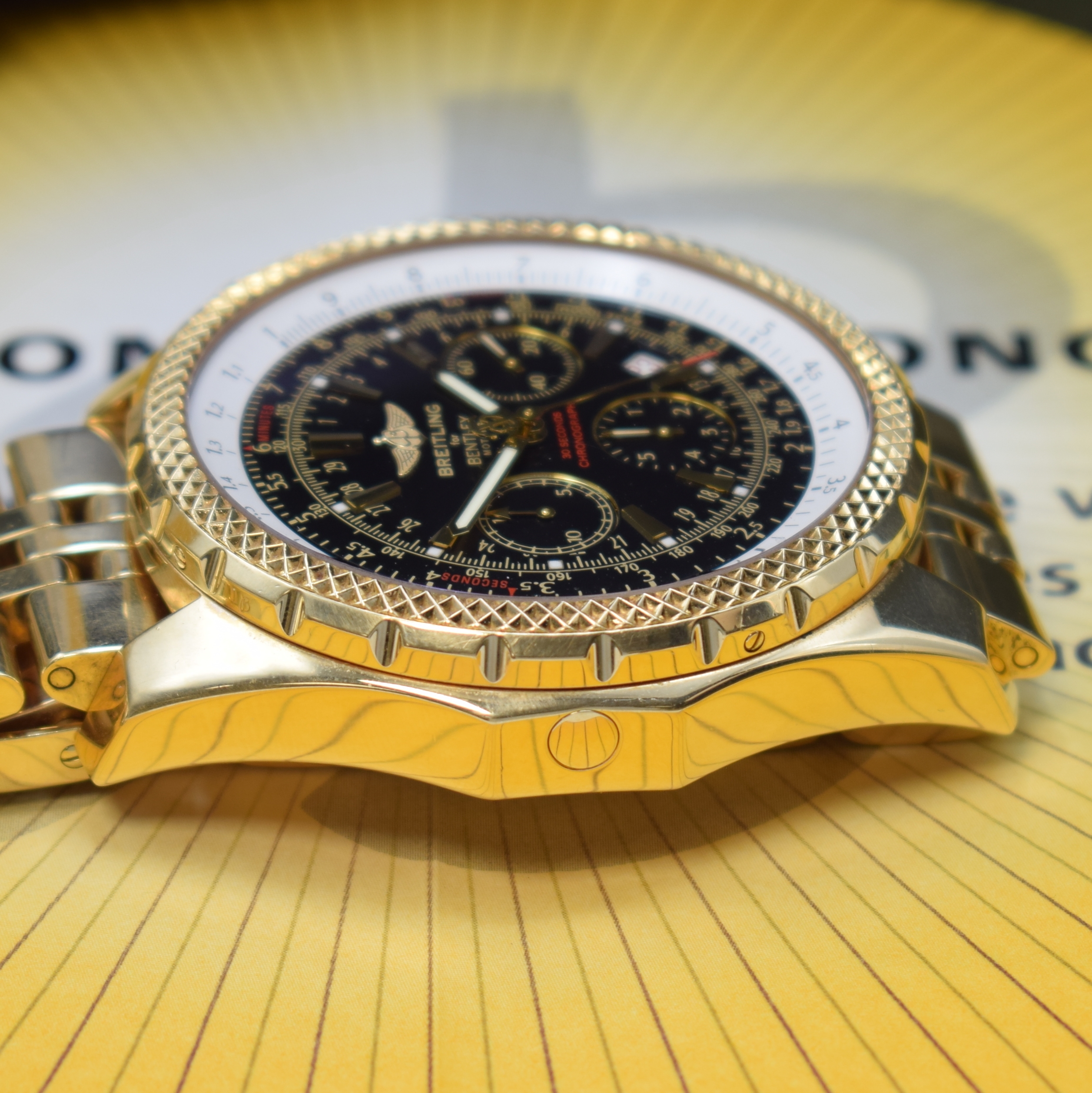 Detail e: BREITLING for BENTLEY Armbandchronograph Referenz K25362, Automatik, Schweiz um 2009, Chronometer in massiv GG 750/000 inkl. Gliederband m. ...