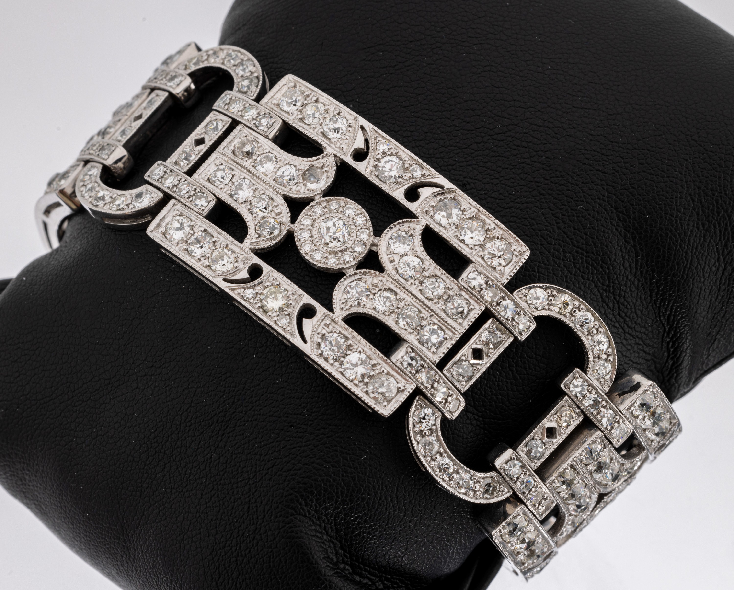 Prunkvolles 14 kt Gold Armband, St. Petersburg1915, WG 585/000, qualitätvolle Verarbeitung, länglich rechteckige und ovale Glieder, teilw. ...