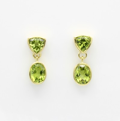 Image Paar Ohrstecker mit Peridots, GG 585/000, 2 runde u. 2 dreieck. Peridots zus. ca. 6.5 ct ...