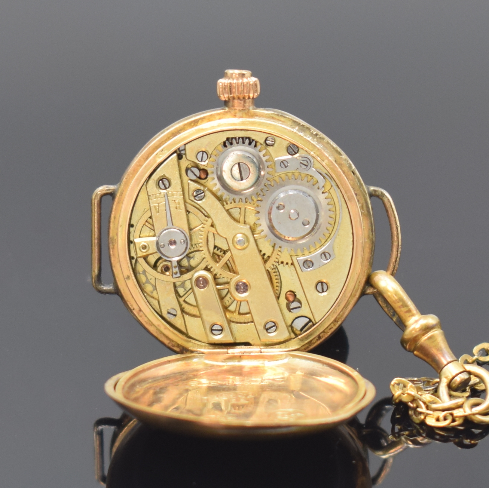 Detail g: Kleine Savonette in GG 585/000 mit vergoldeter Kette, Schweiz um 1910, dell. 3 -Deckel Goldgeh. angel., Sprungdeckel m. 5 Diamanten, Cuvette m. ...