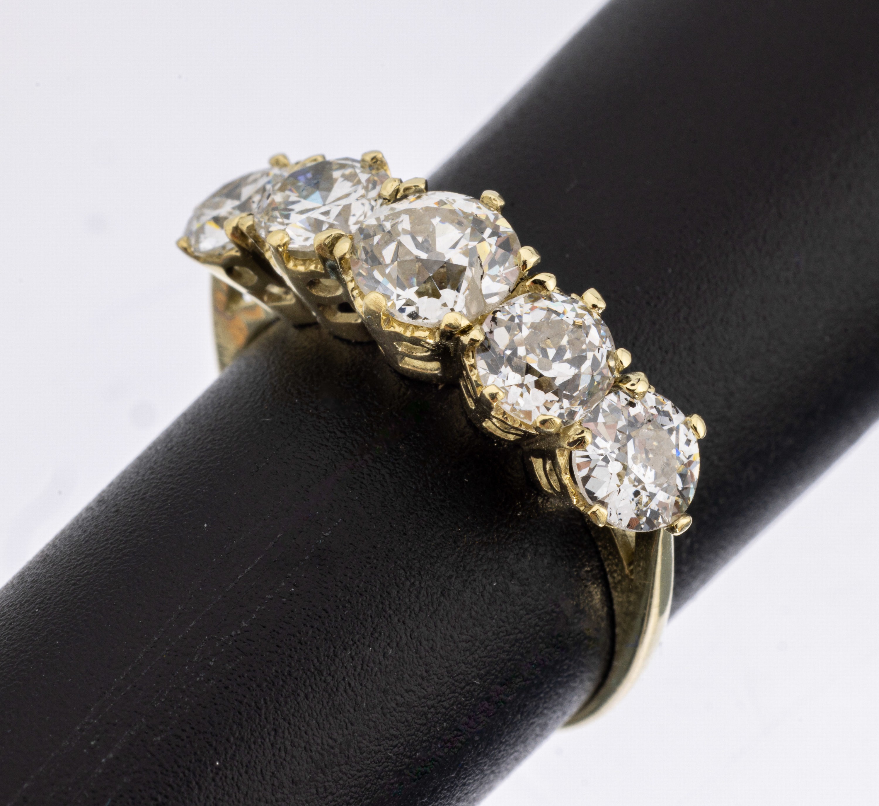 14 kt Gold Diamant-Ring, GG 585/000, 5 Altschliff-Diamanten zus. ca. 2.70 ct feines Weiß-l.get.Weiß/p1, RW 54, ca. 3 g