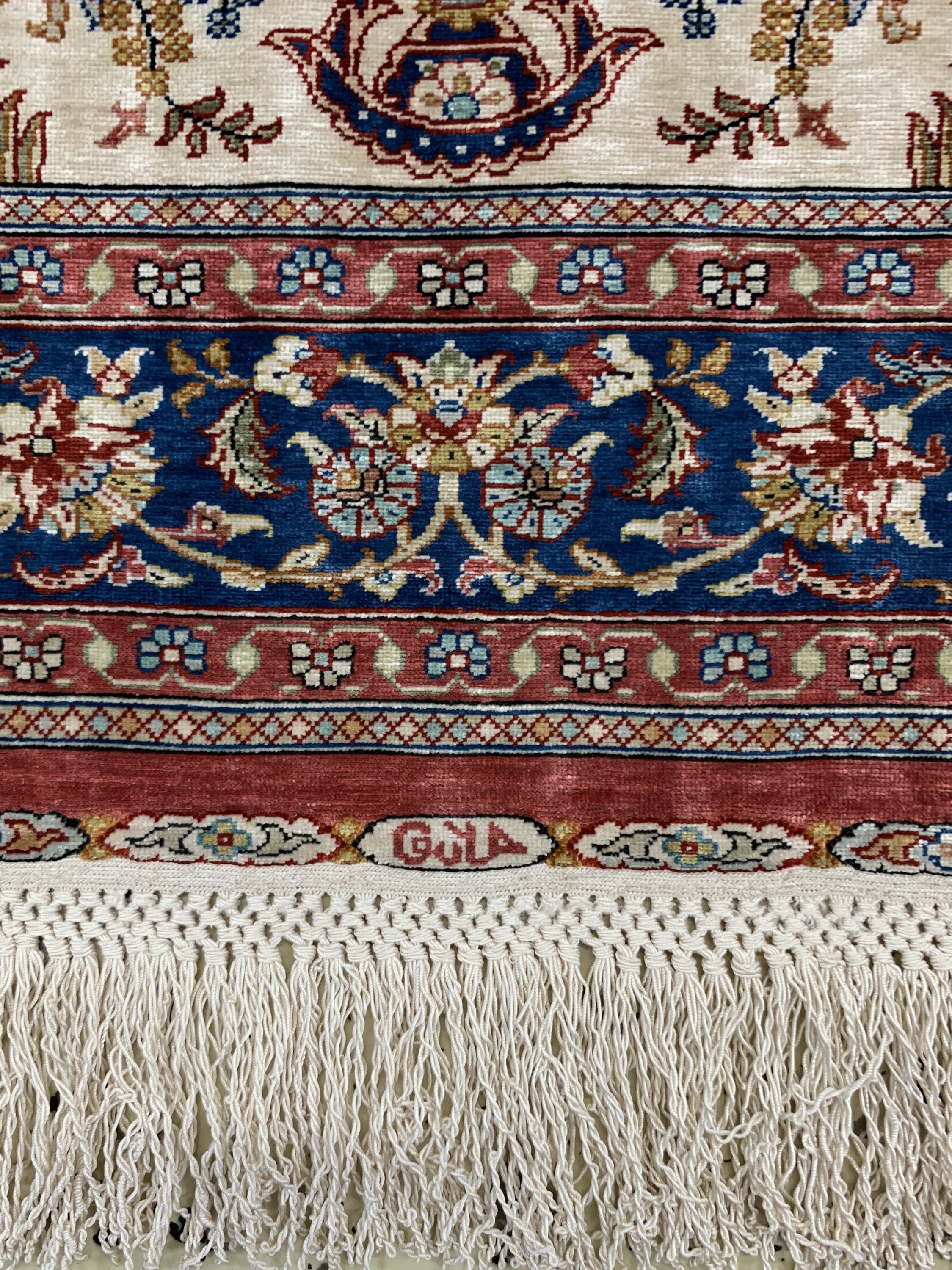 Detail b: Hereke Seide fein(13x13), signiert, Türkei,Mitte 20.Jhd, reine Naturseide, ca. 75 x 55 cm, ca. 1,7 Mio. Kn/qm, EHZ: 1