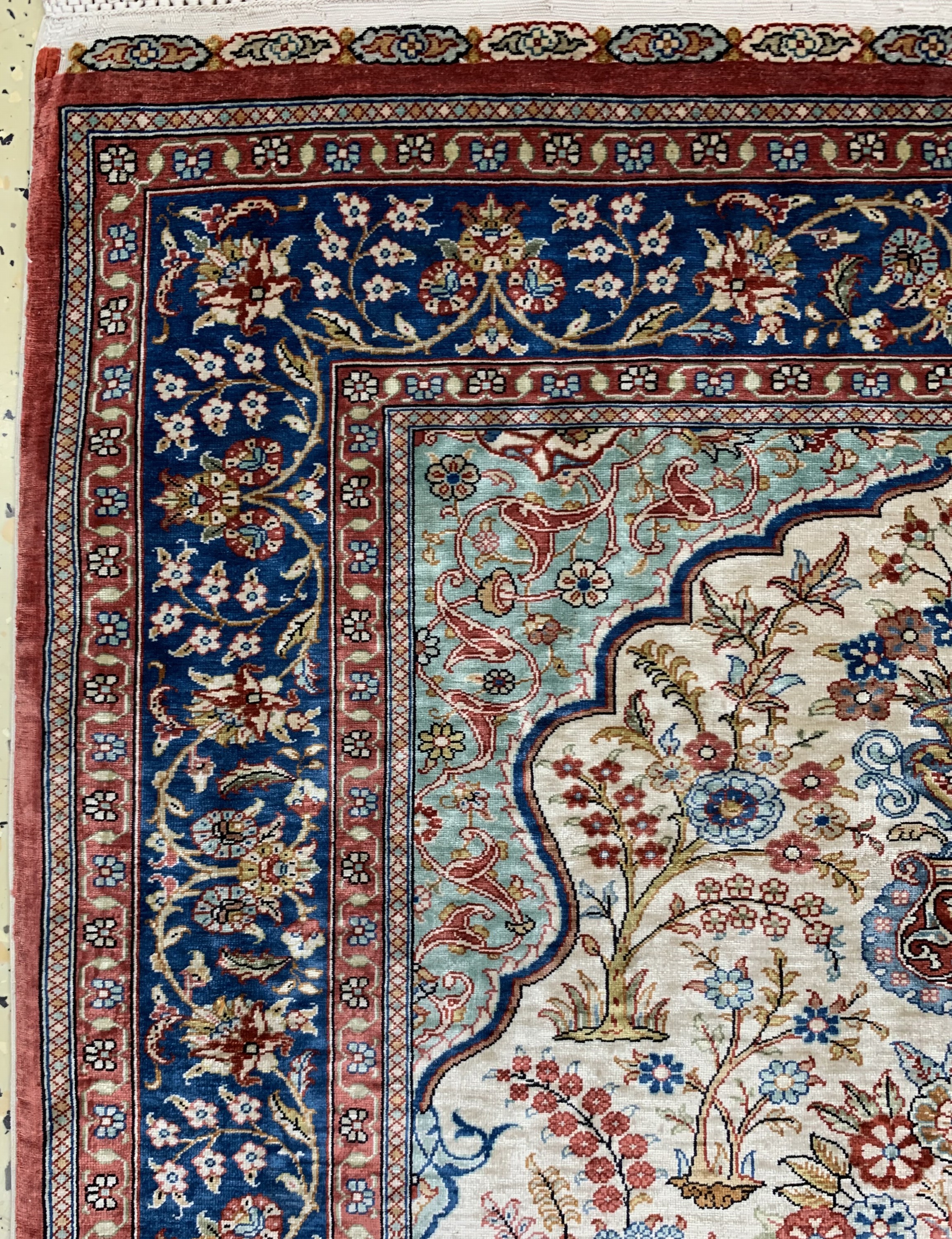 Detail c: Hereke Seide fein(13x13), signiert, Türkei,Mitte 20.Jhd, reine Naturseide, ca. 75 x 55 cm, ca. 1,7 Mio. Kn/qm, EHZ: 1