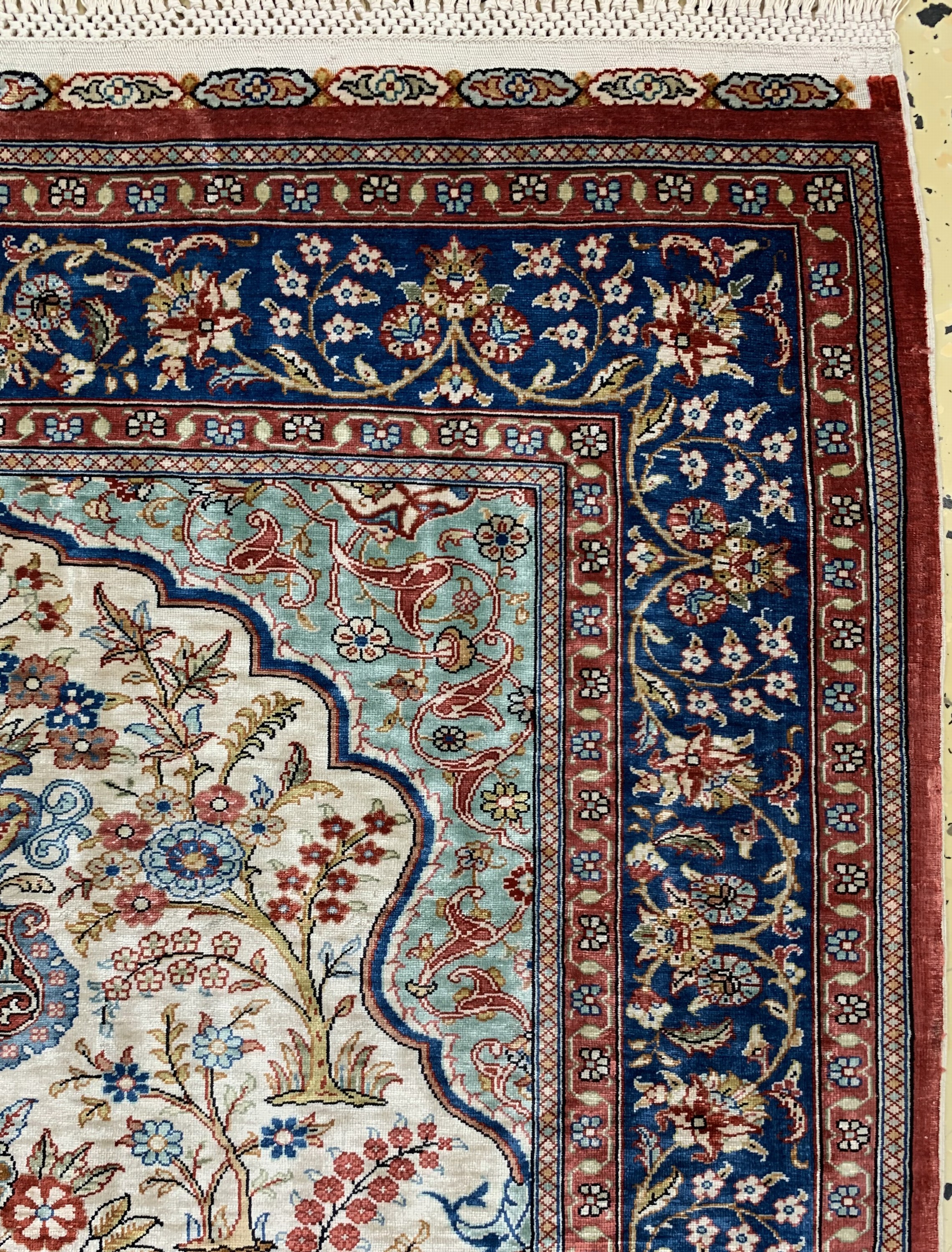 Detail d: Hereke Seide fein(13x13), signiert, Türkei,Mitte 20.Jhd, reine Naturseide, ca. 75 x 55 cm, ca. 1,7 Mio. Kn/qm, EHZ: 1