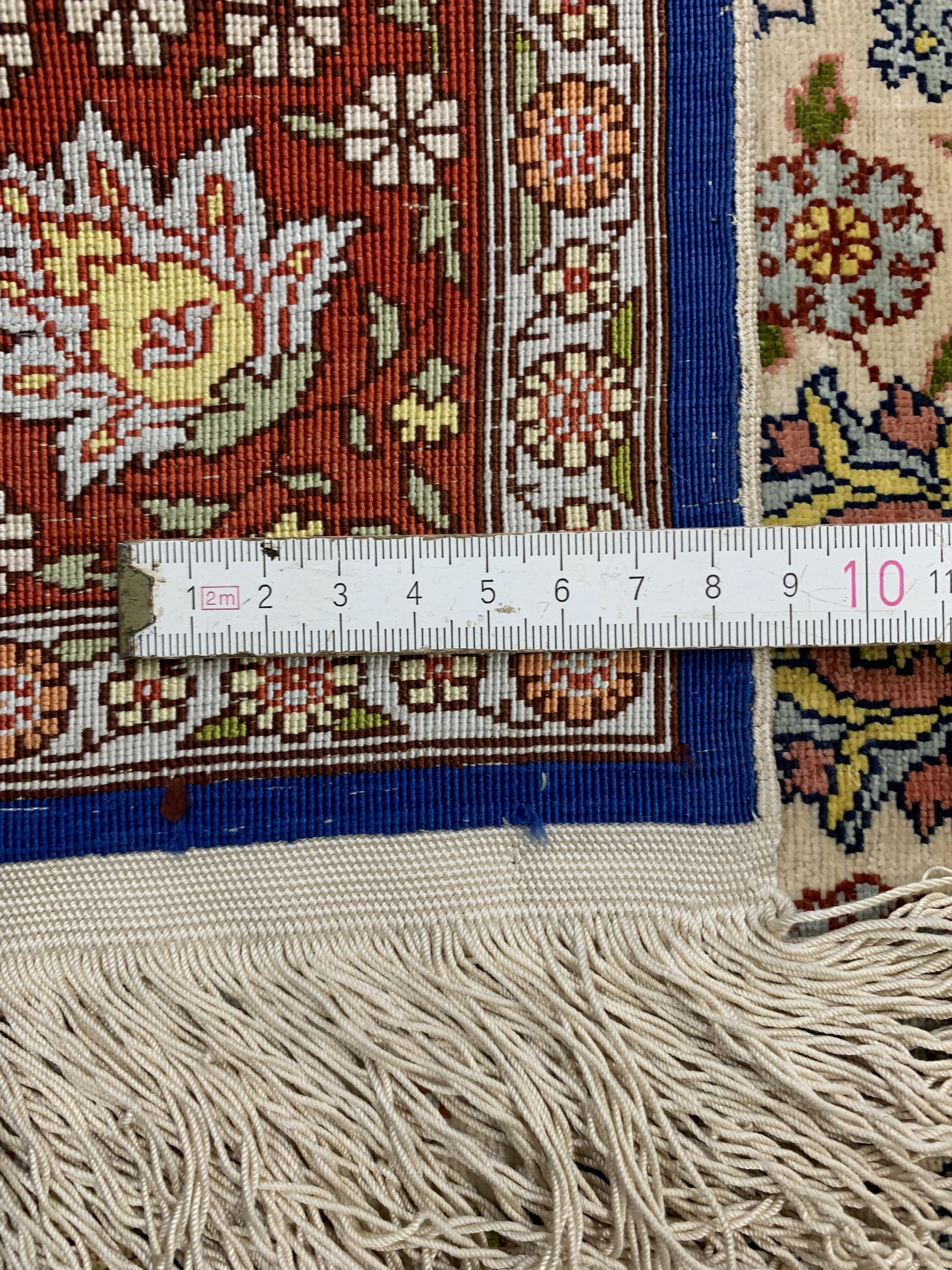 Detail e: Hereke Seide fein, signiert, Türkei, Mitte 20.Jhd, reine Naturseide, ca. 104 x 72 cm, EHZ: 1-2