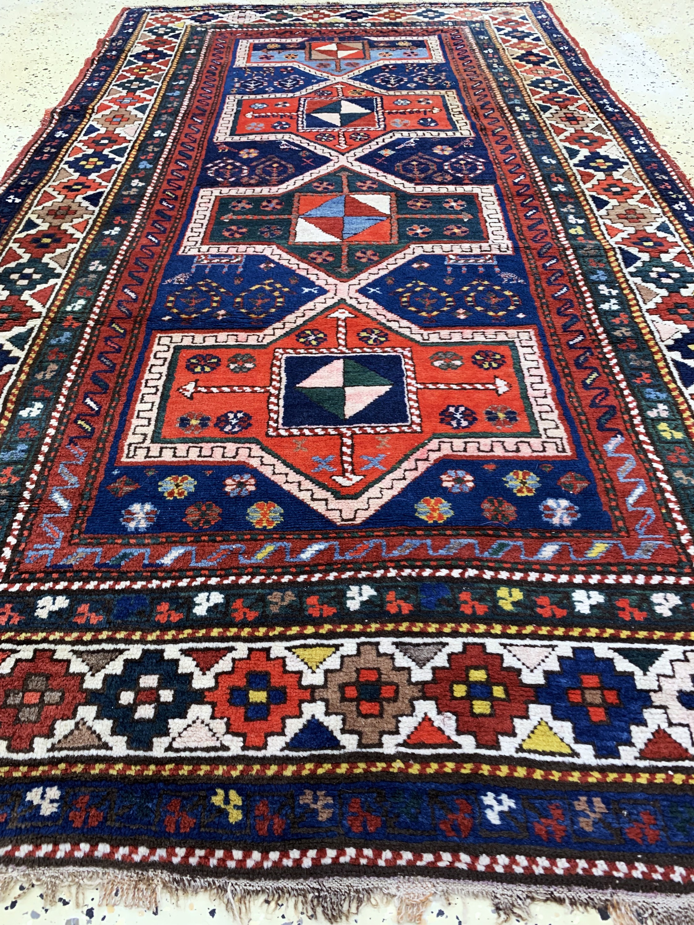 Detail d: Kazak alt, Kaukasus, Anfang 20.Jhd, Wolle auf Wolle, ca. 220 x 125 cm, EHZ: 2