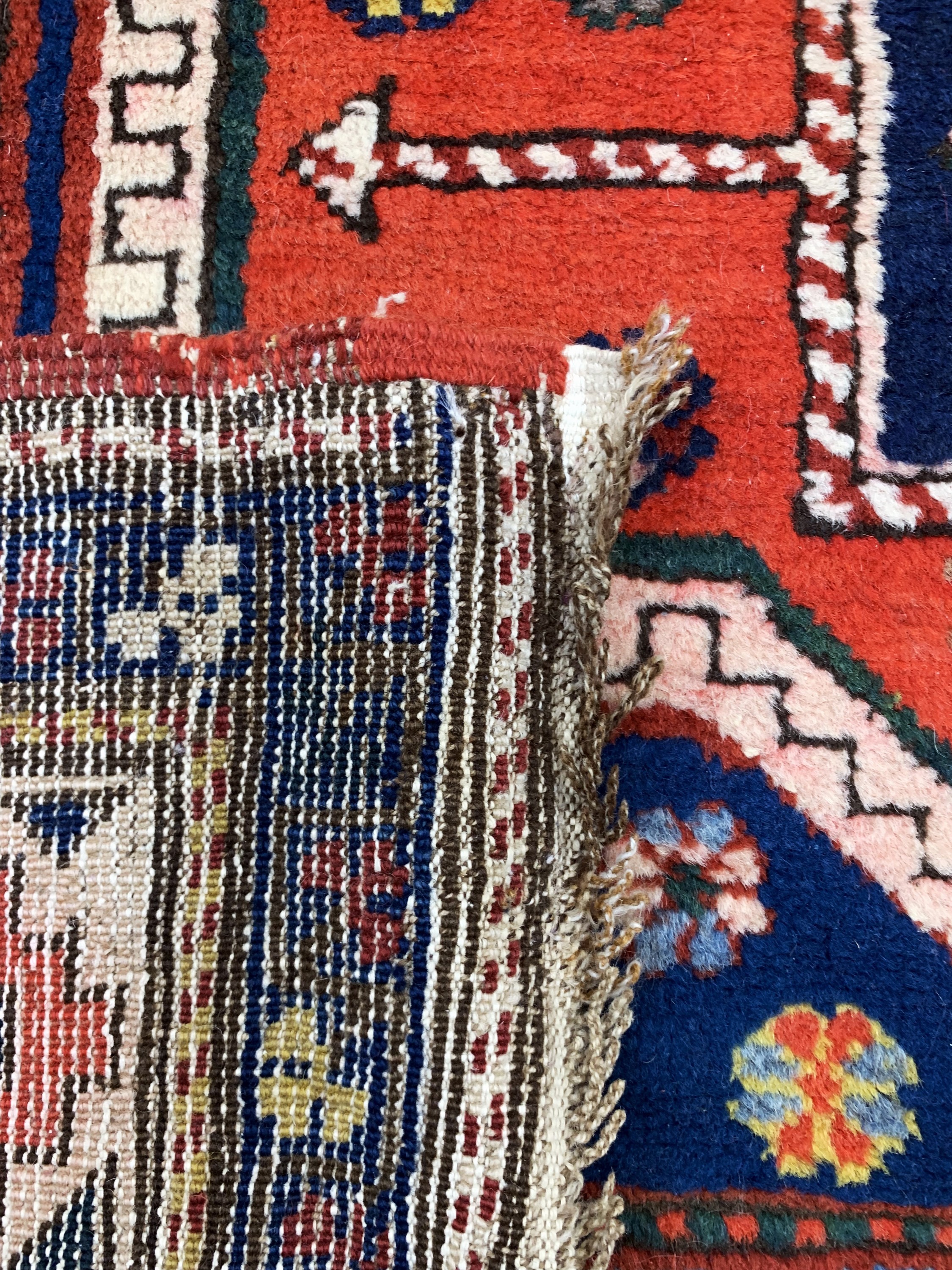 Detail e: Kazak alt, Kaukasus, Anfang 20.Jhd, Wolle auf Wolle, ca. 220 x 125 cm, EHZ: 2