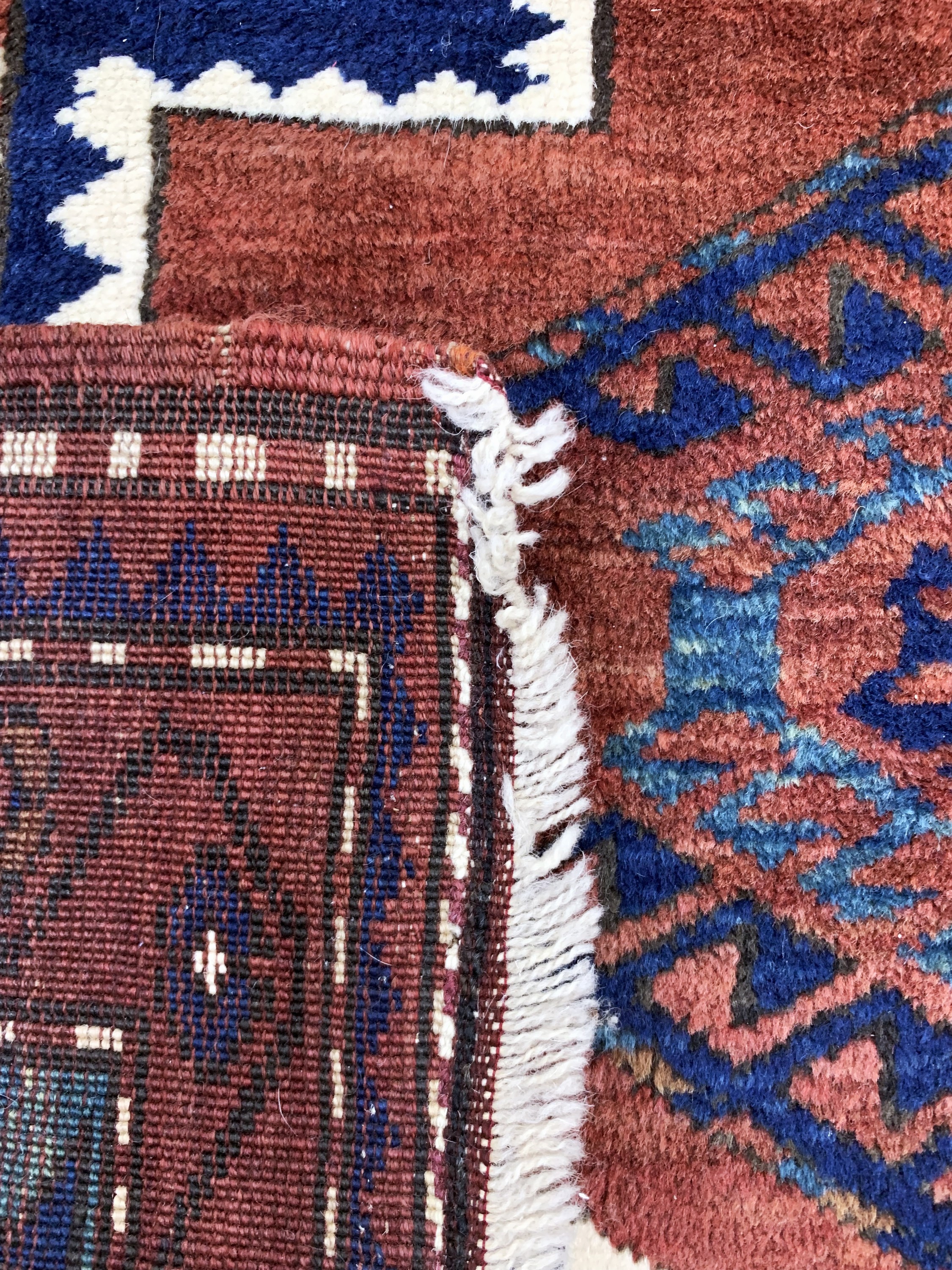 Detail e: Kazak alt, Kaukasus, Anfang 20.Jhd, Wolle auf Wolle, ca. 250 x 123 cm, EHZ: 2
