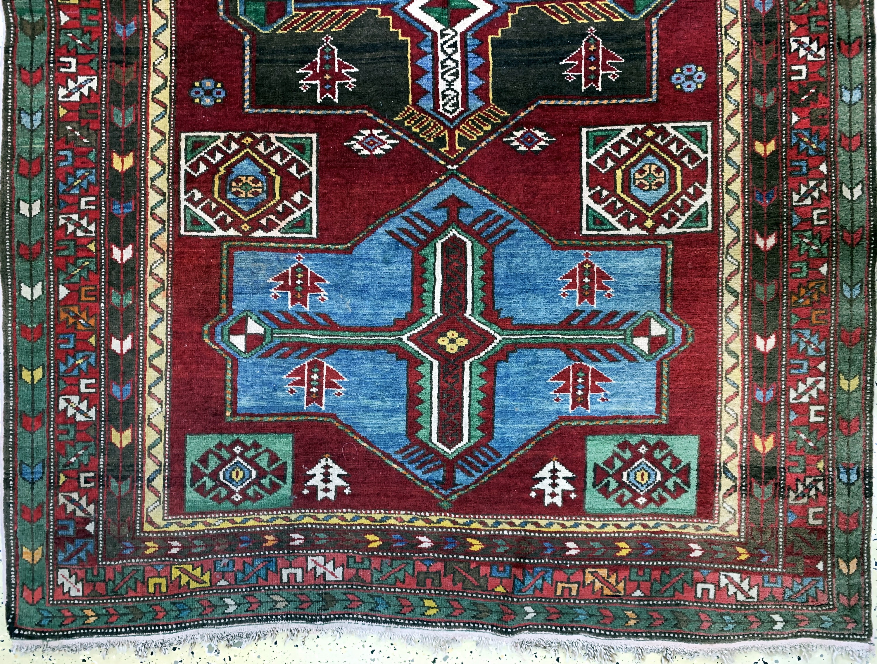Detail b: Kazak alt, Kaukasus, Anfang 20.Jhd, Wolle auf Baumwolle, ca. 206 x 140 cm, EHZ: 2