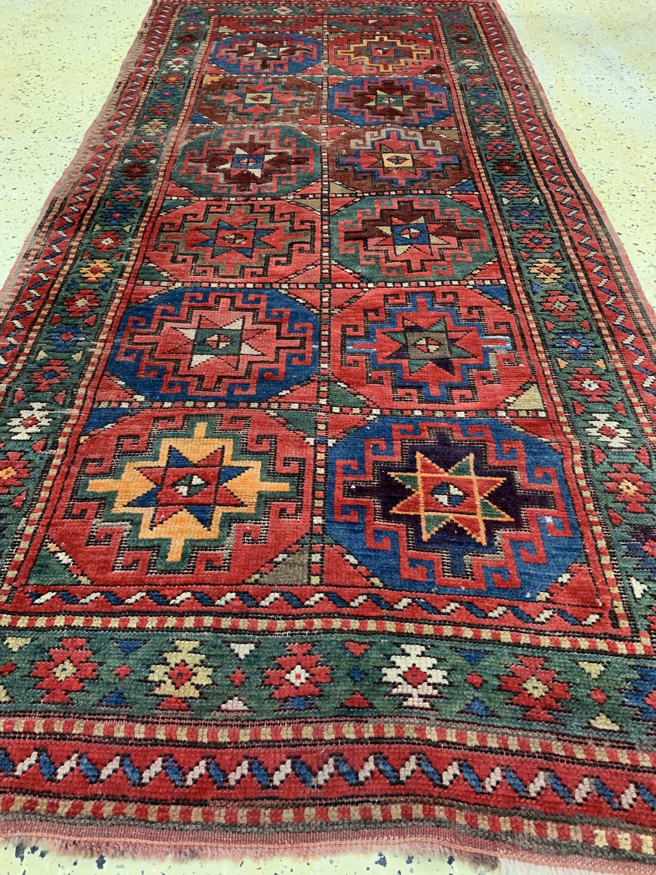 Detail c: Kazak alt, Kaukasus, Anfang 20.Jhd, Wolle auf Wolle, ca. 220 x 104 cm, EHZ: 2-3