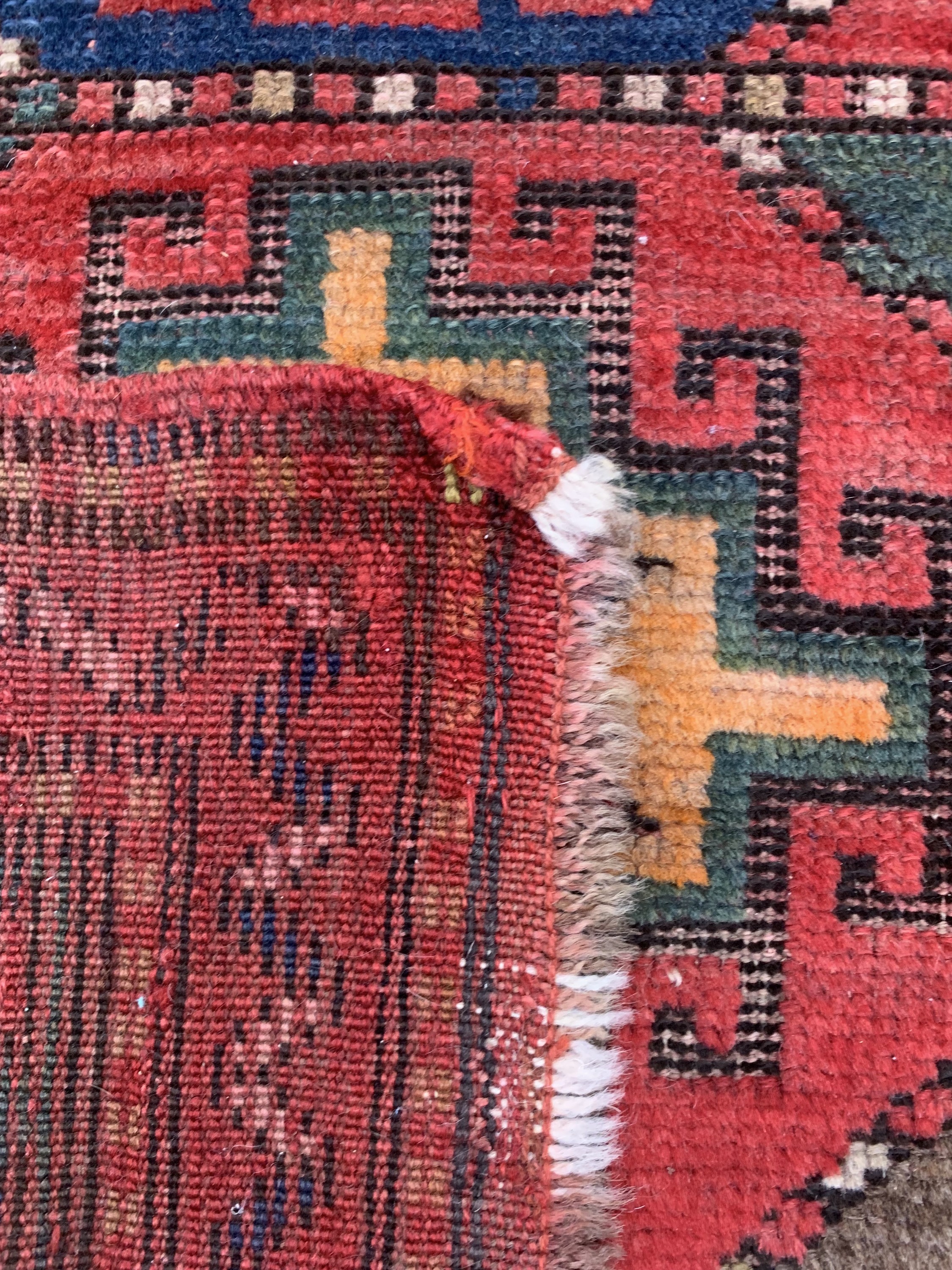 Detail d: Kazak alt, Kaukasus, Anfang 20.Jhd, Wolle auf Wolle, ca. 220 x 104 cm, EHZ: 2-3