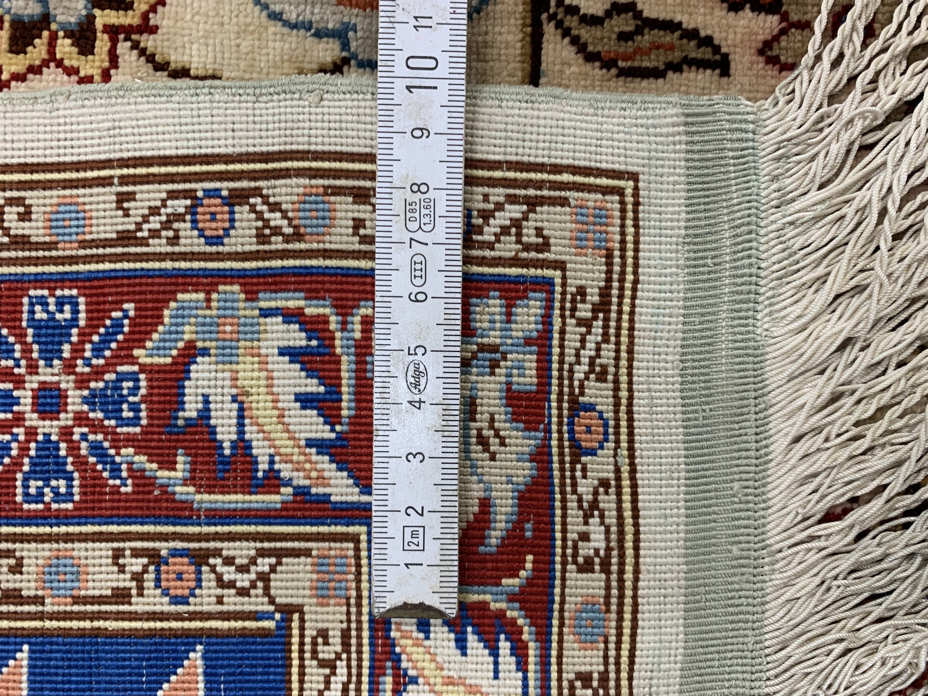 Detail g: Istanbul Seide, Türkei, Anfang 20.Jhd, reine Naturseide, ca. 312 x 205 cm, verfärbt, EHZ: 2(Fleckig)