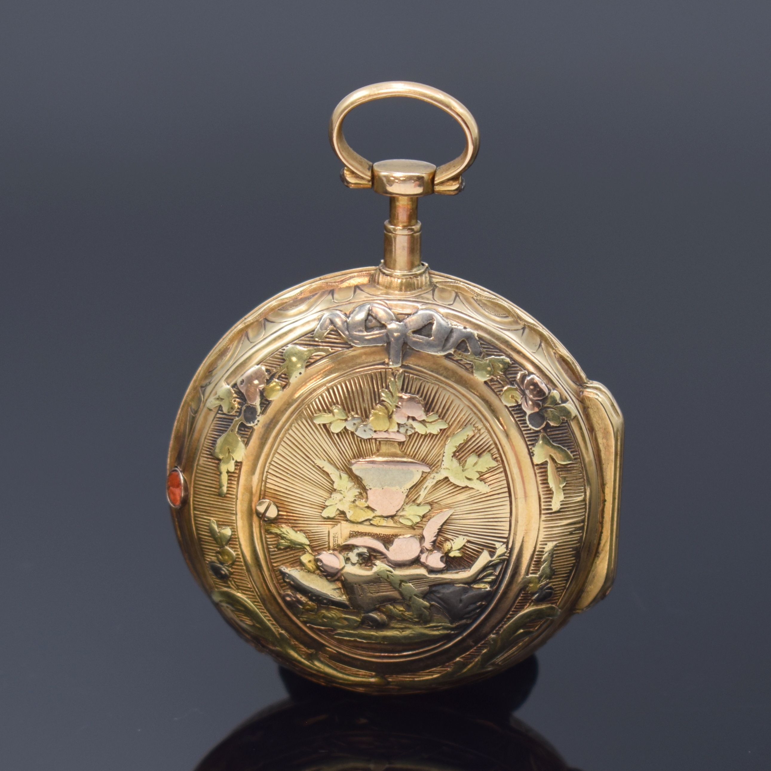 Detail a: ROMILLY A PARIS Spindeltaschenuhr im 18k 4- Farb-Goldgehäuse, Frankreich um 1780, Schlüsselaufzug, vollgrav. Geh. m. grossem Aussenscharnier, ...