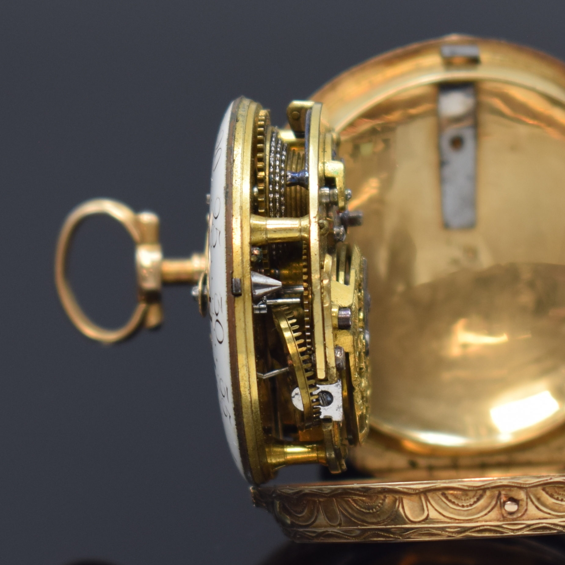 Detail c: ROMILLY A PARIS Spindeltaschenuhr im 18k 4- Farb-Goldgehäuse, Frankreich um 1780, Schlüsselaufzug, vollgrav. Geh. m. grossem Aussenscharnier, ...