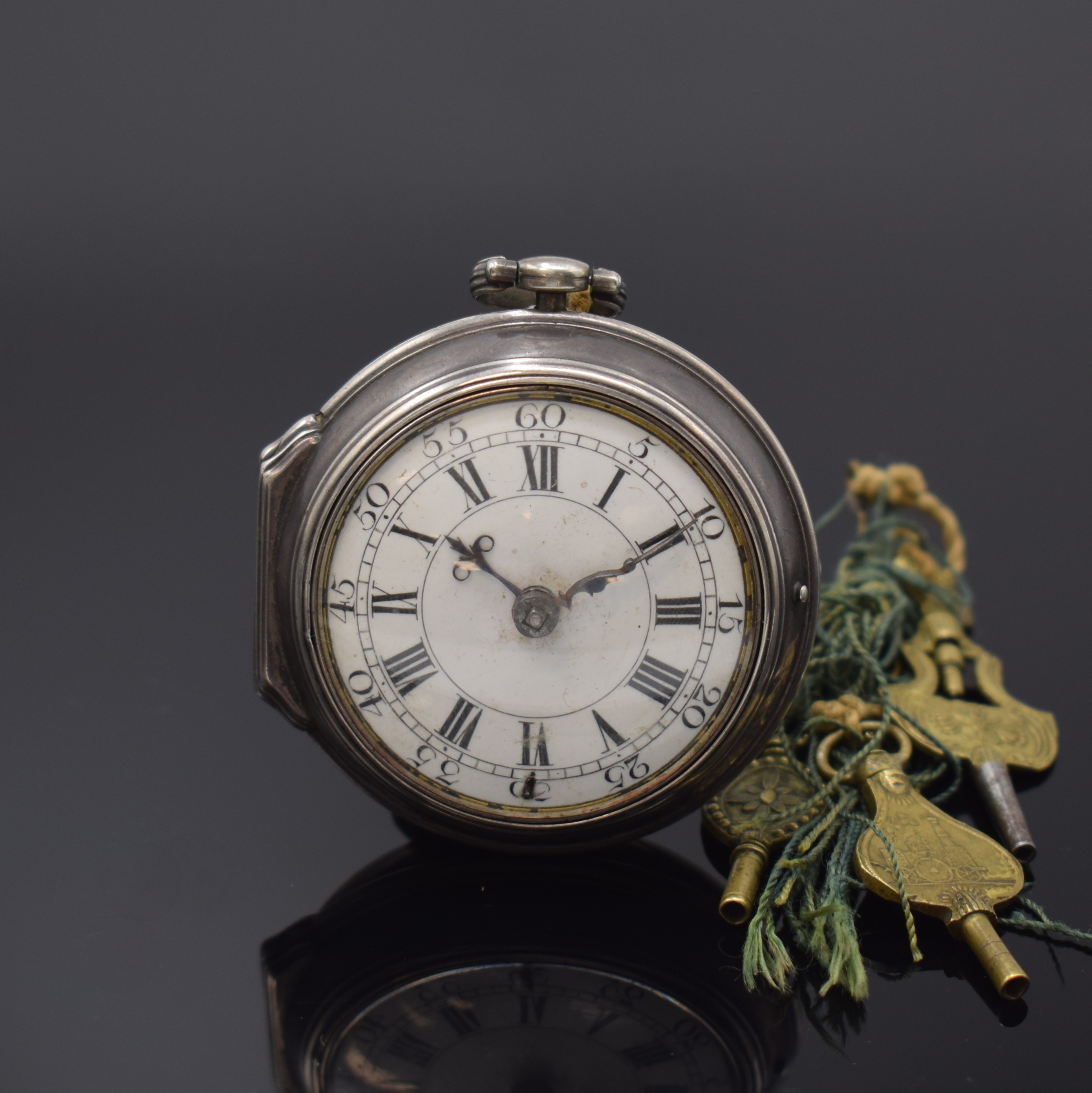 J. G. PRASSE Zittau Spindeltaschenuhr im Silber-Doppelgehäuse, Deutschland um 1750, glattes Geh. u. übergeh., Innengeh. m. Gravur "Den Brand ...