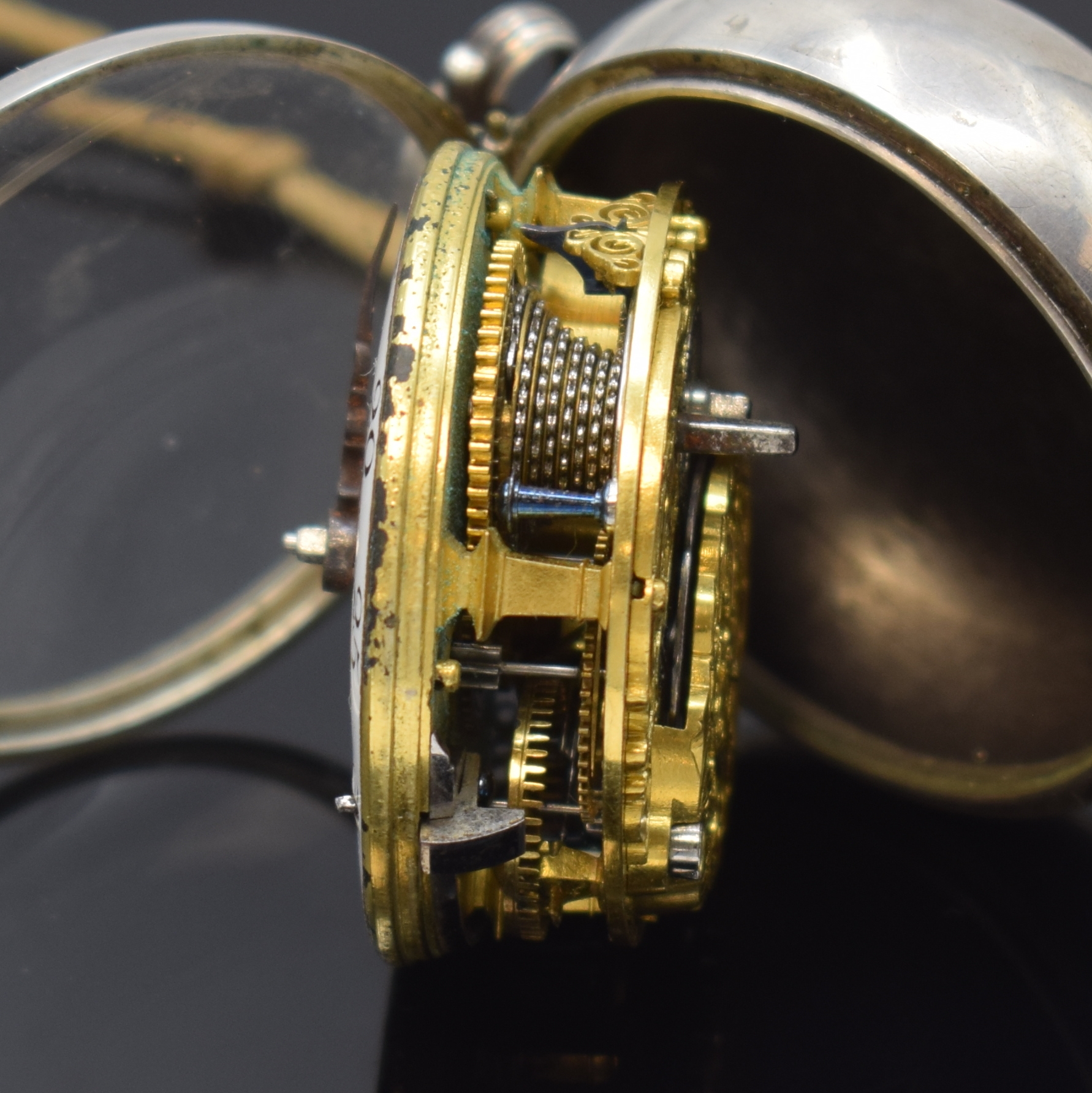 Detail f: J. G. PRASSE Zittau Spindeltaschenuhr im Silber-Doppelgehäuse, Deutschland um 1750, glattes Geh. u. übergeh., Innengeh. m. Gravur "Den Brand ...