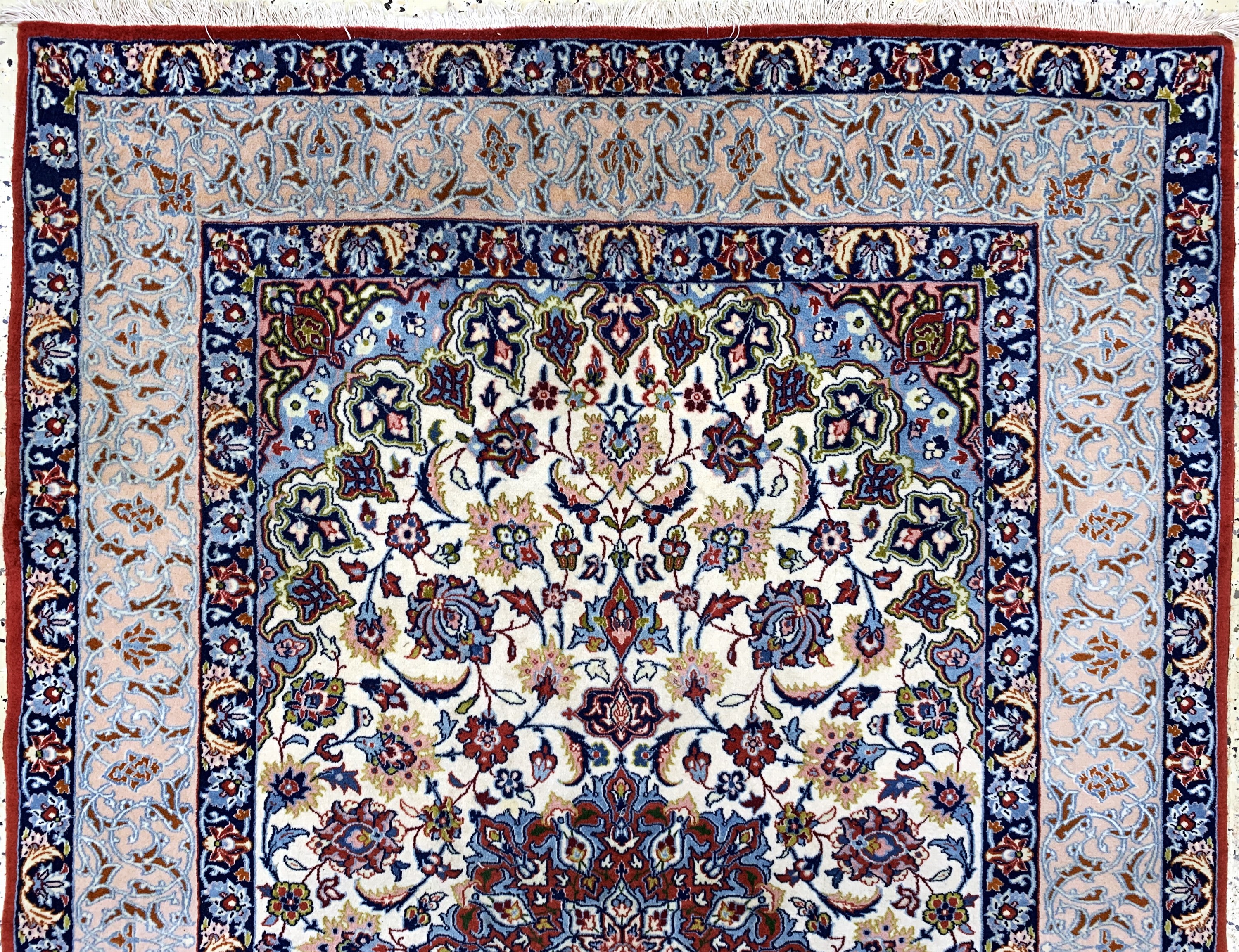 Detail a: Esfahan fein, Persien, Mitte 20.Jhd, Korkwolle auf Seide, ca. 163 x 108 cm, ca. 1,0Mio. Kn/qm, Mottenfraß, EHZ: 2