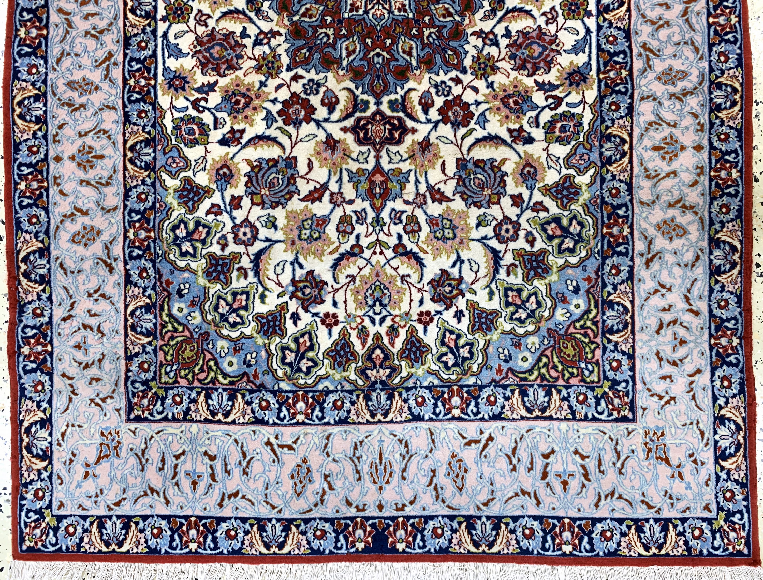 Detail b: Esfahan fein, Persien, Mitte 20.Jhd, Korkwolle auf Seide, ca. 163 x 108 cm, ca. 1,0Mio. Kn/qm, Mottenfraß, EHZ: 2