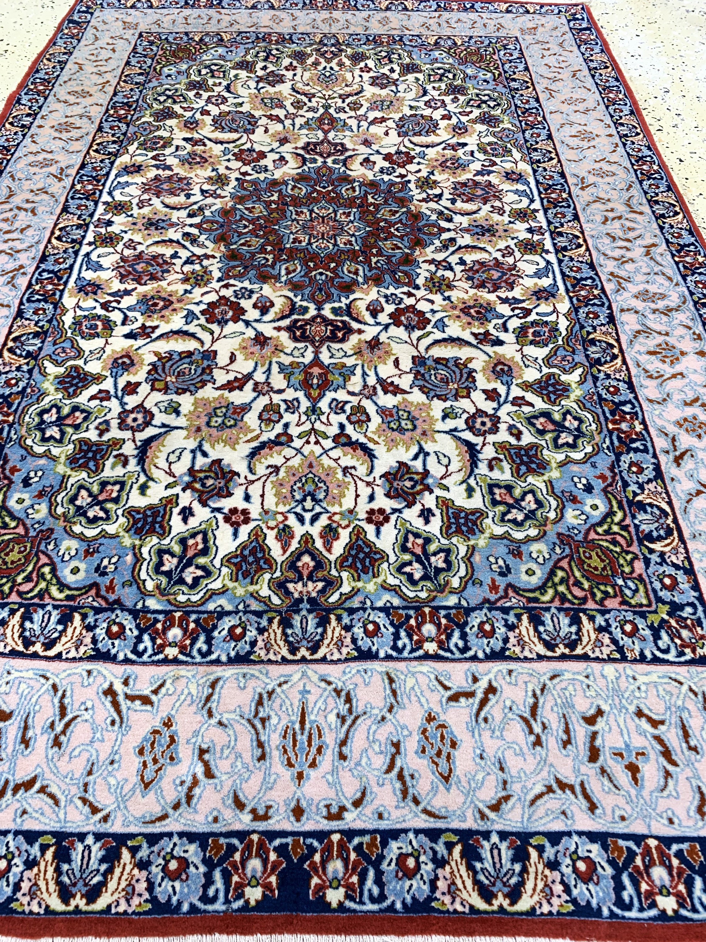 Detail d: Esfahan fein, Persien, Mitte 20.Jhd, Korkwolle auf Seide, ca. 163 x 108 cm, ca. 1,0Mio. Kn/qm, Mottenfraß, EHZ: 2