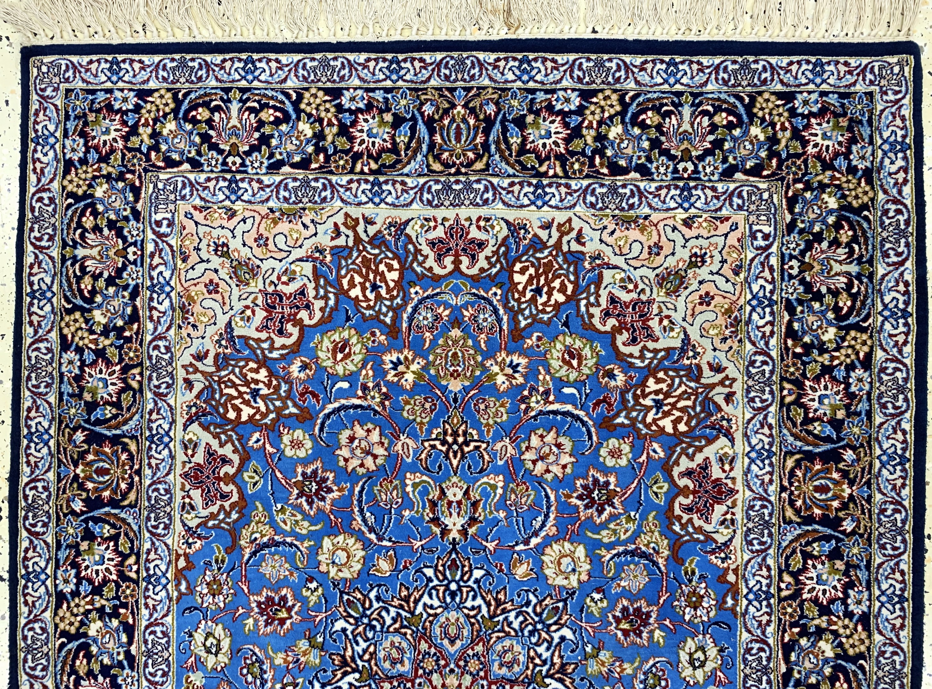 Detail a: Esfahan fein, Persien, Mitte 20.Jhd, Korkwolle auf Seide, ca. 155 x 108 cm, EHZ: 2