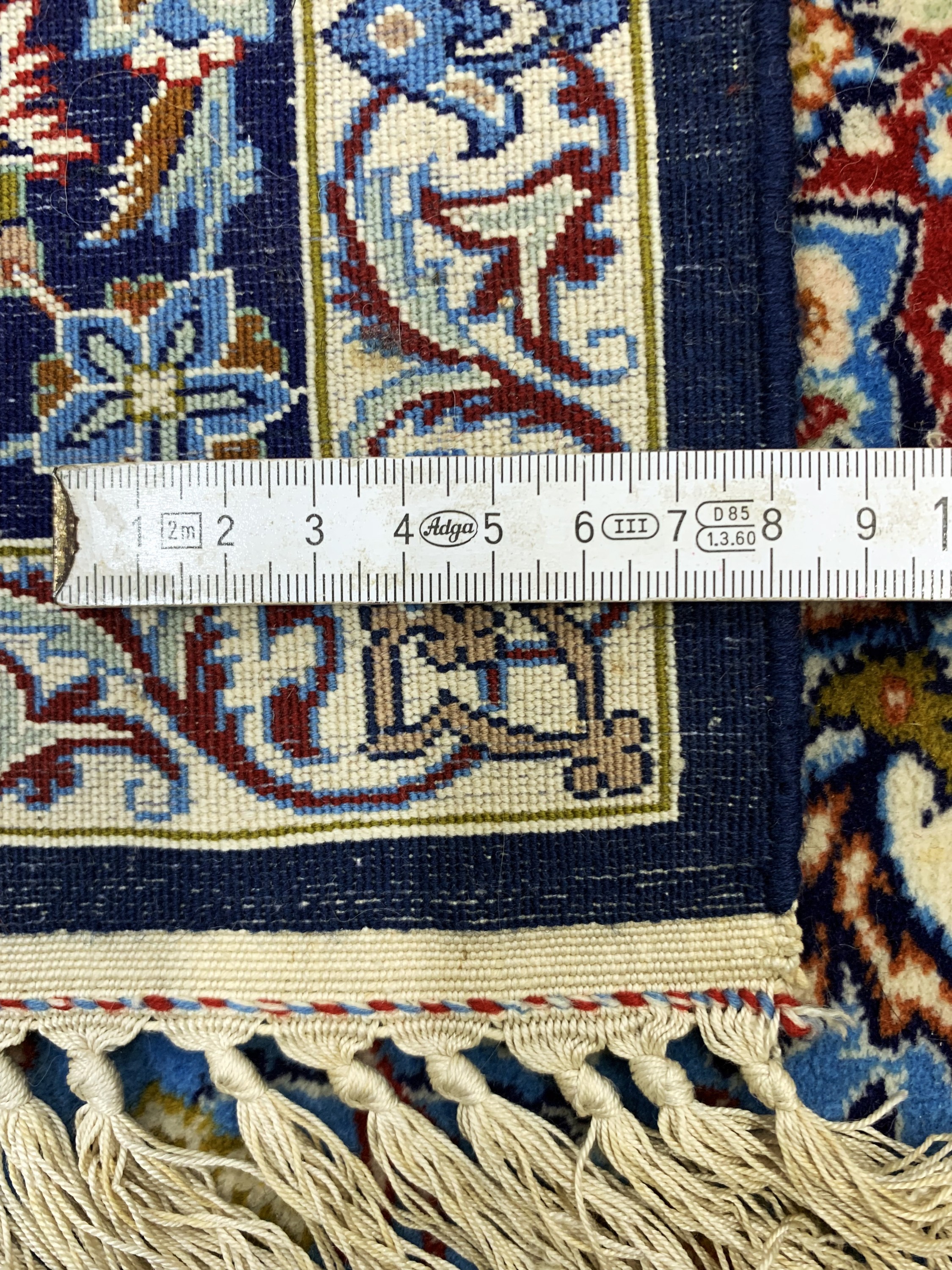 Detail e: Esfahan fein, Persien, Mitte 20.Jhd, Korkwolle auf Seide, ca. 155 x 108 cm, EHZ: 2