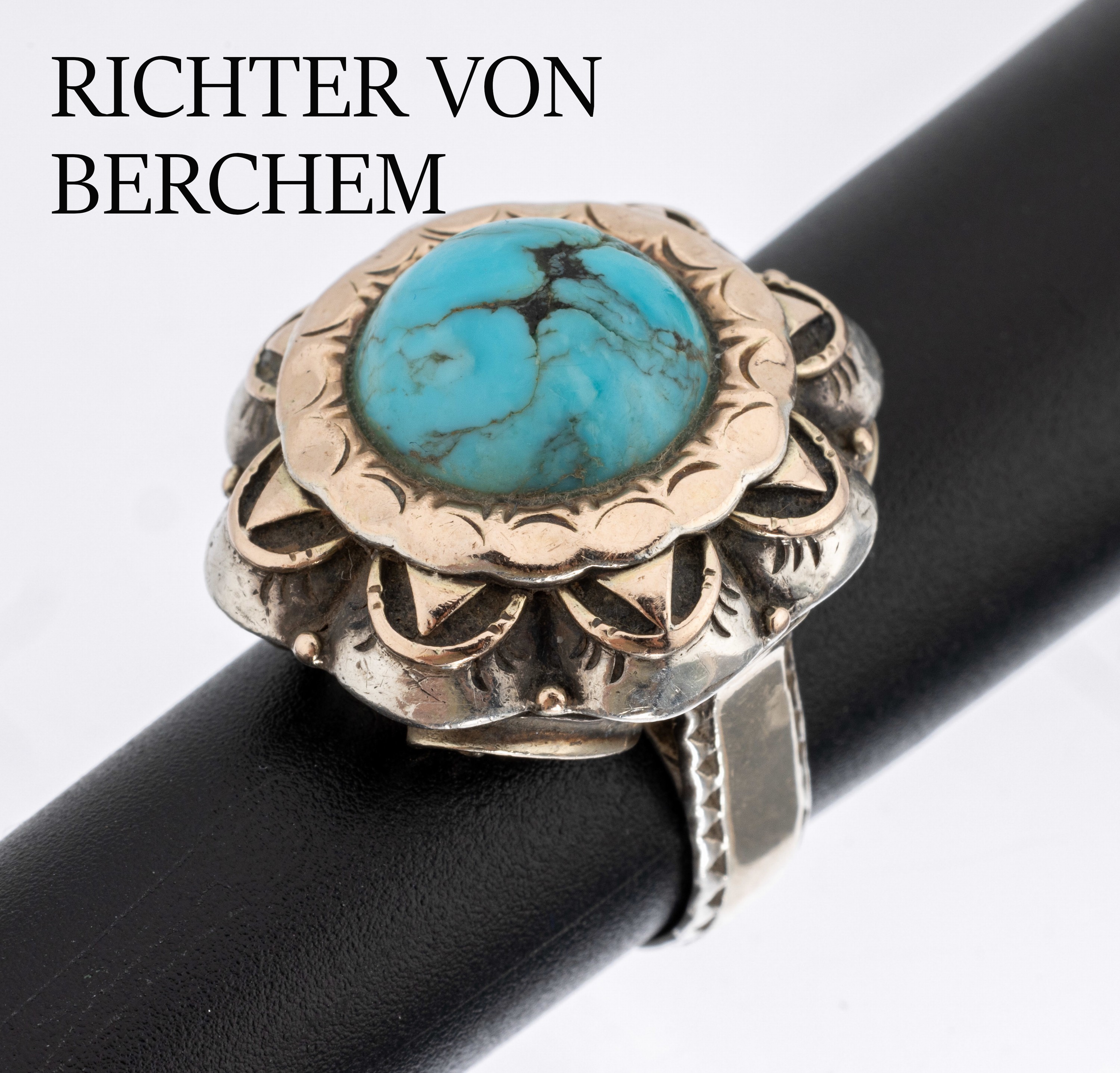 14 kt Gold und Silber Türkis-Ring, GG 585/000 gepr., 900er Silber, wohl RICHTER VON BERCHEM, unsigniert, runder Türkis-Cabochon, RW 52, ca. 11.1 g