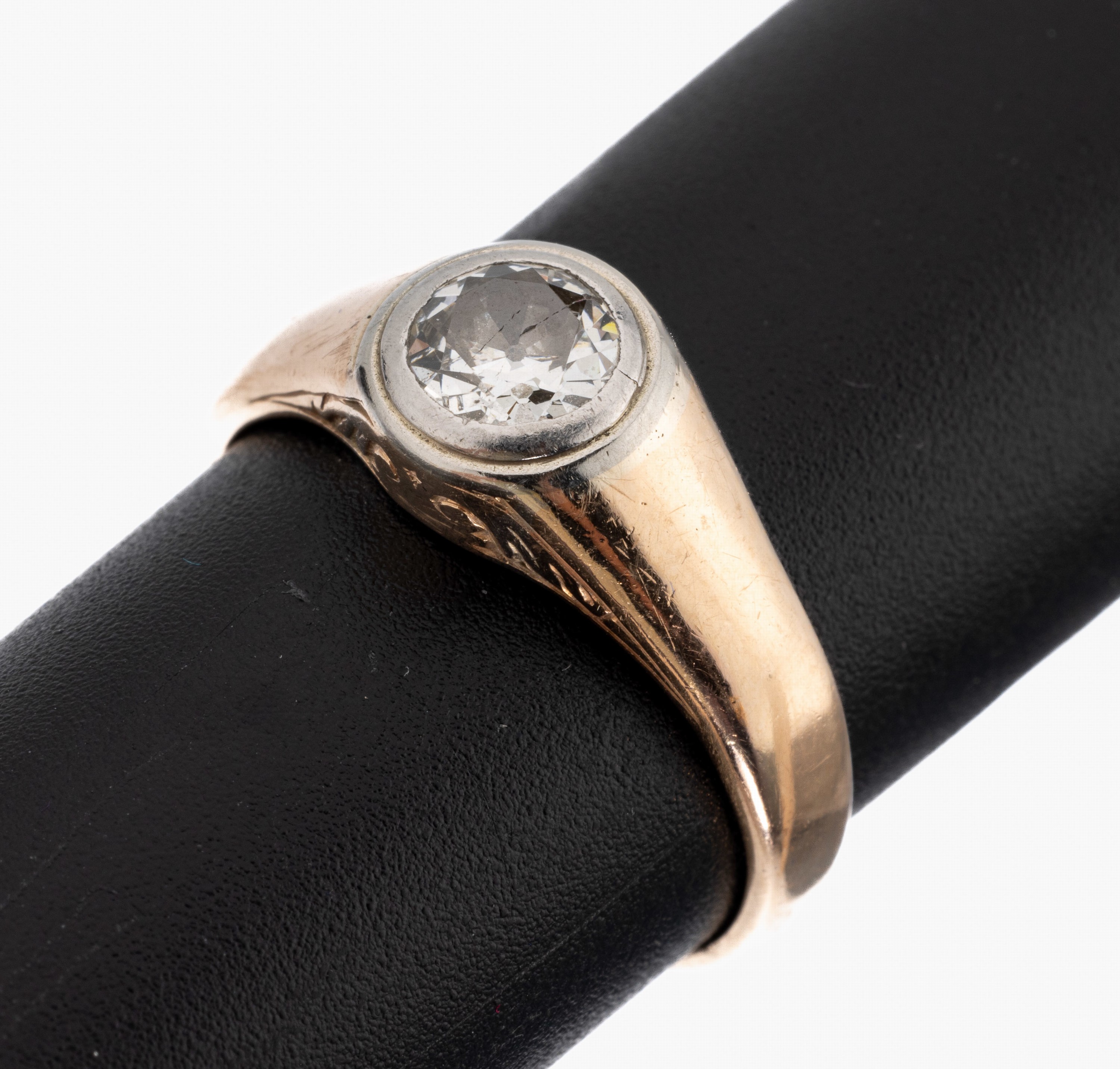 14 kt Gold Diamant-Ring, um 1900, GG 585/000, Altschliffdiamant ca. 0.55 ct l.get. Weiß/p1, seitl. floral grav., RW 56, ca. 5.6 g