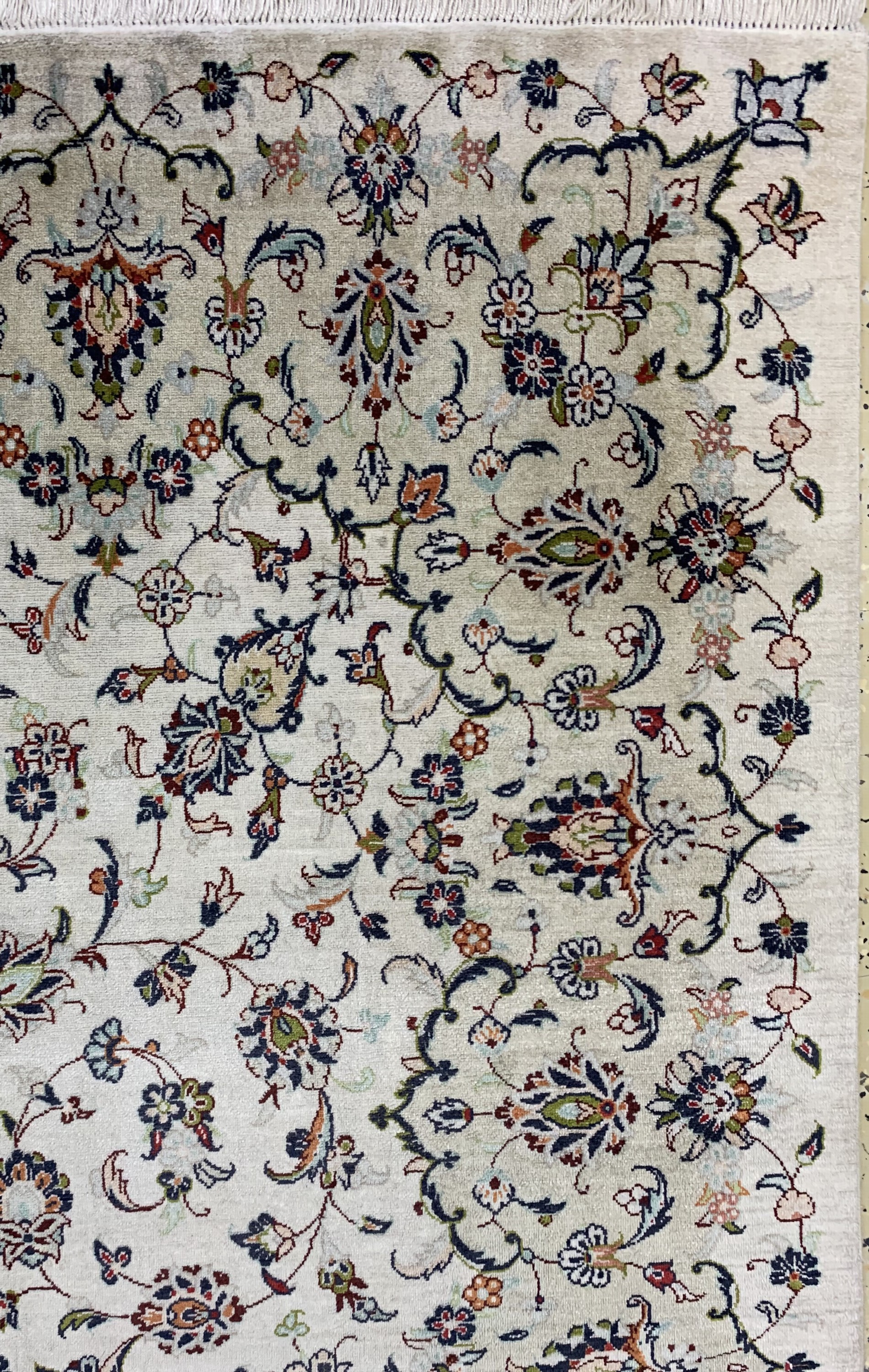 Detail e: Keschan Seide fein, Persien, Ende 20.Jhd, reine Naturseide, ca. 152 x 98 cm, EHZ: 1-2