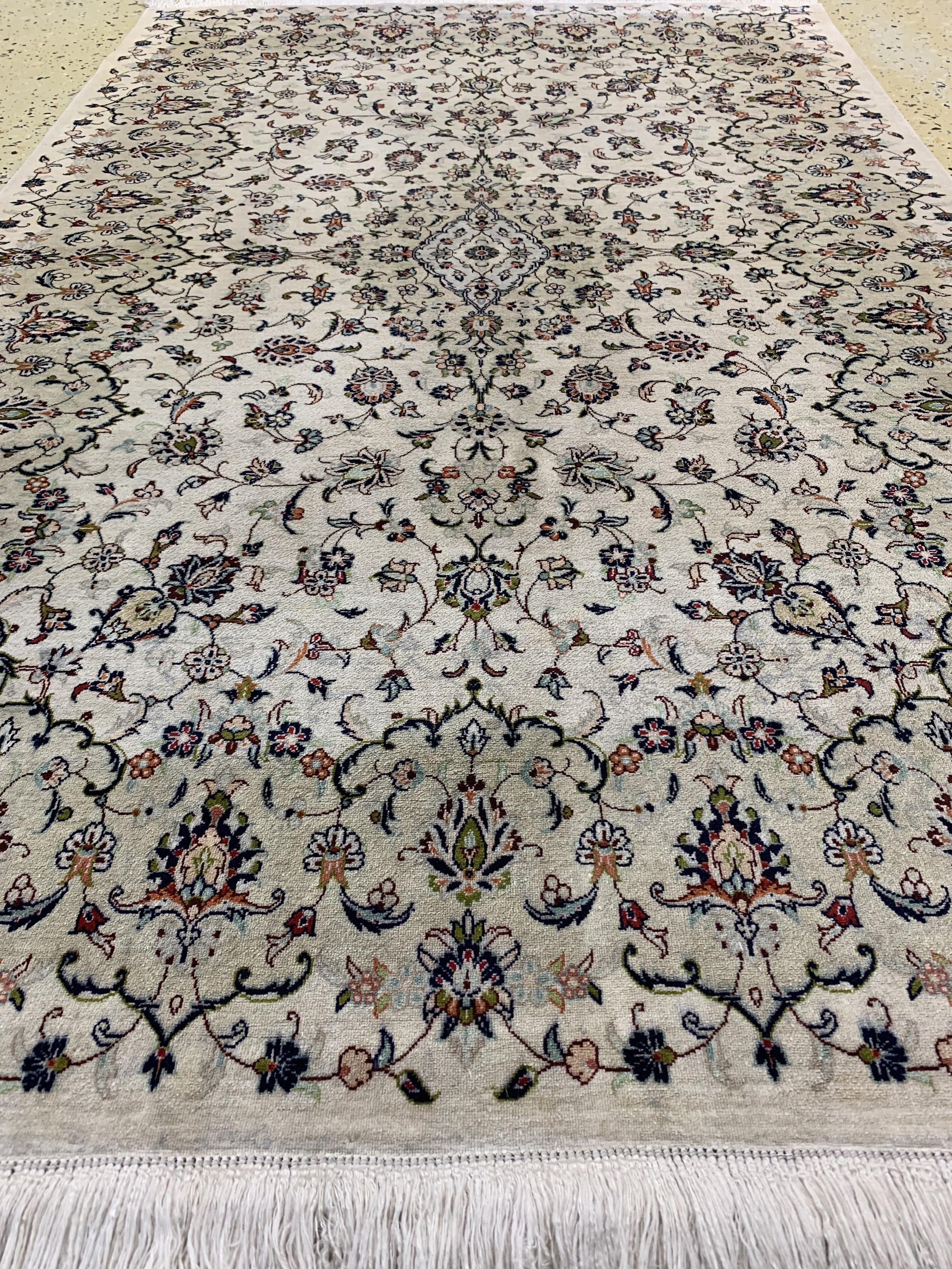 Detail f: Keschan Seide fein, Persien, Ende 20.Jhd, reine Naturseide, ca. 152 x 98 cm, EHZ: 1-2