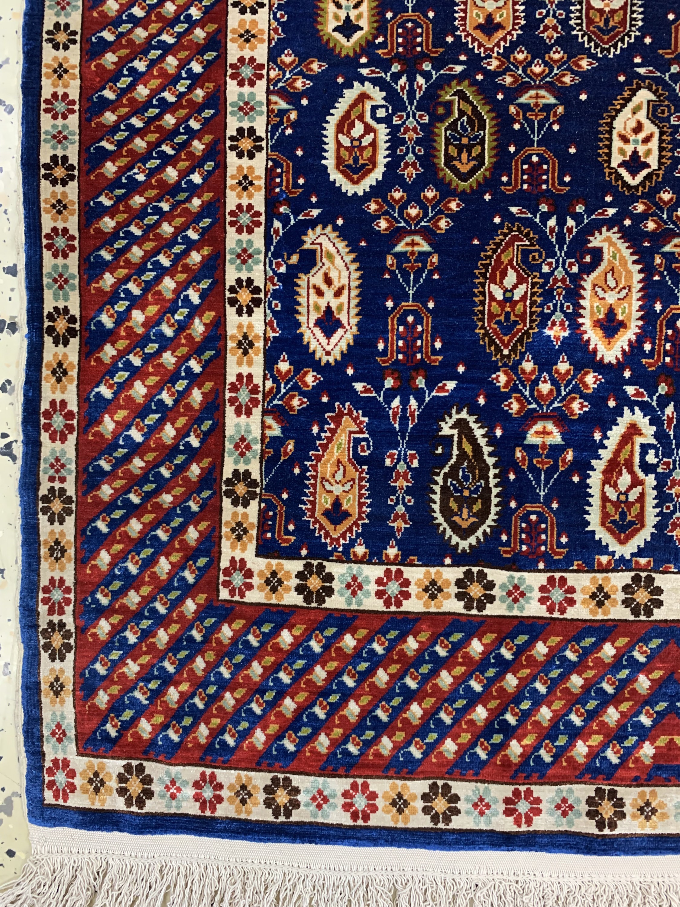 Detail b: Hereke Seide signiert, Türkei, Mitte 20.Jhd, reine Naturseide, ca. 94 x 64 cm, ca. 1,0 Mio. Kn/qm, EHZ: 1-2