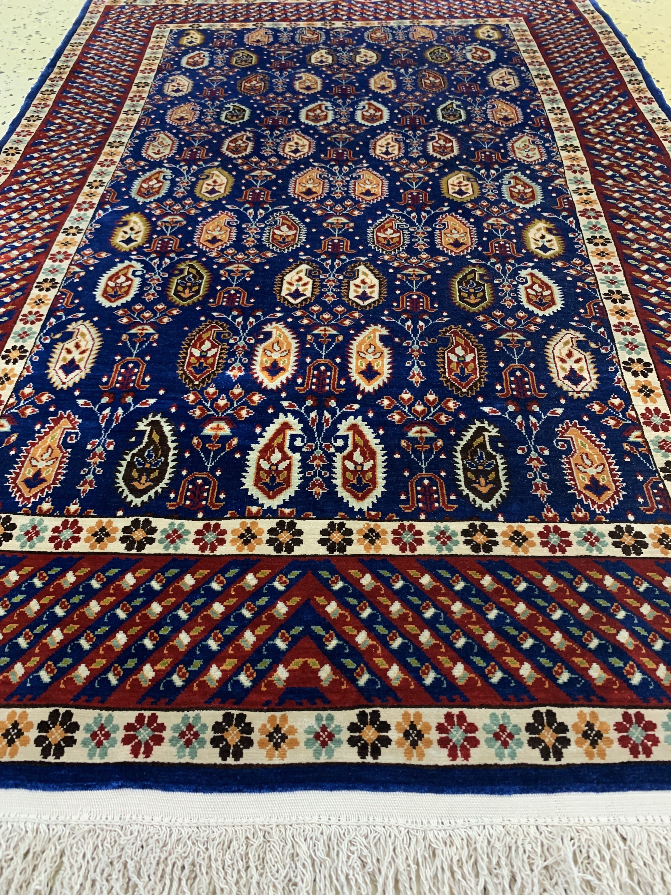 Detail e: Hereke Seide signiert, Türkei, Mitte 20.Jhd, reine Naturseide, ca. 94 x 64 cm, ca. 1,0 Mio. Kn/qm, EHZ: 1-2