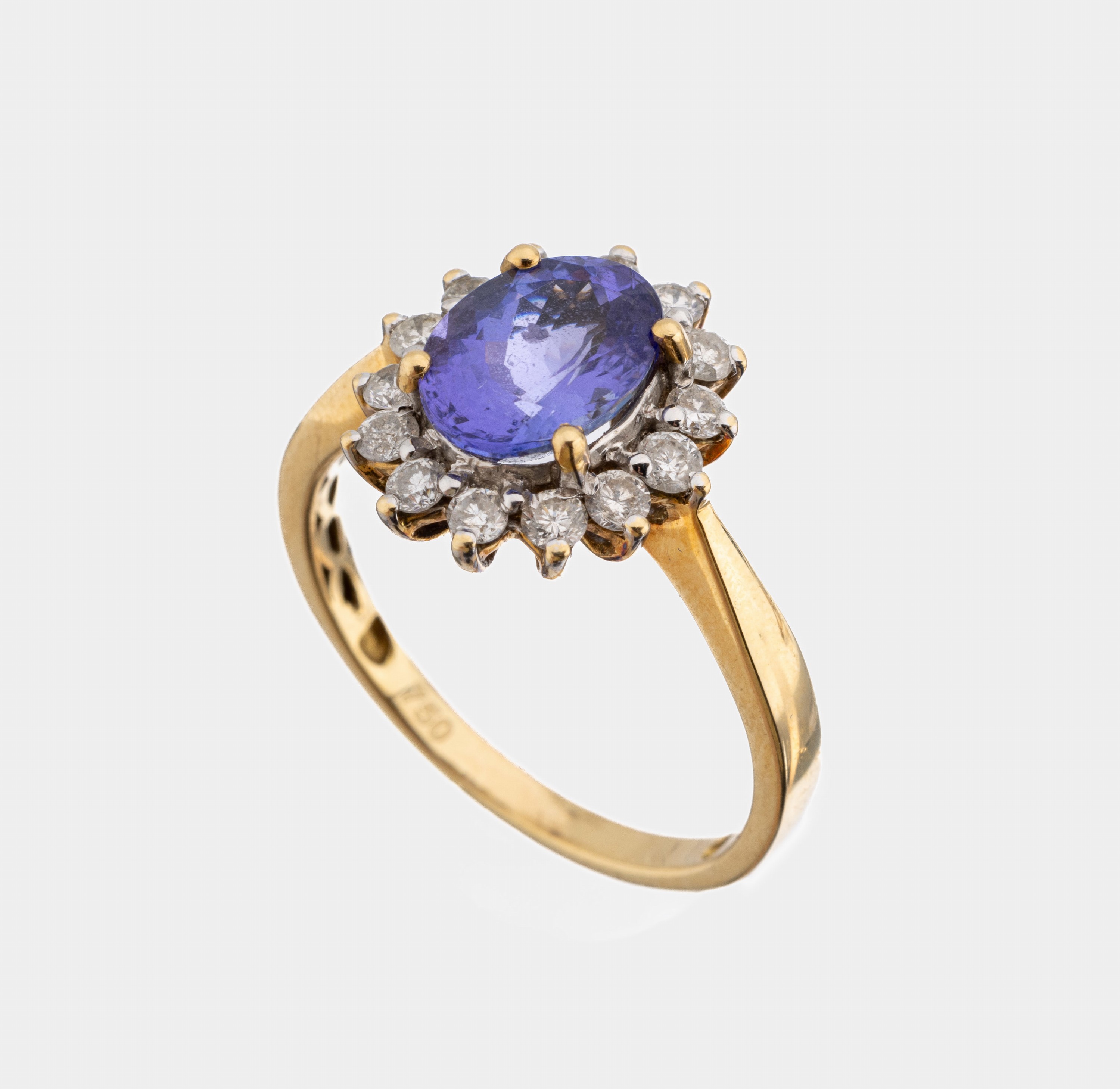 18 kt Gold Tansanit-Brillant-Ring, GG 750/000, mittig ovalfacett. 1.50 ct, umgeben von 14 Brillanten zus. ca. 0.50 ct Weiß/p, RW 57, ca. 3.9 g