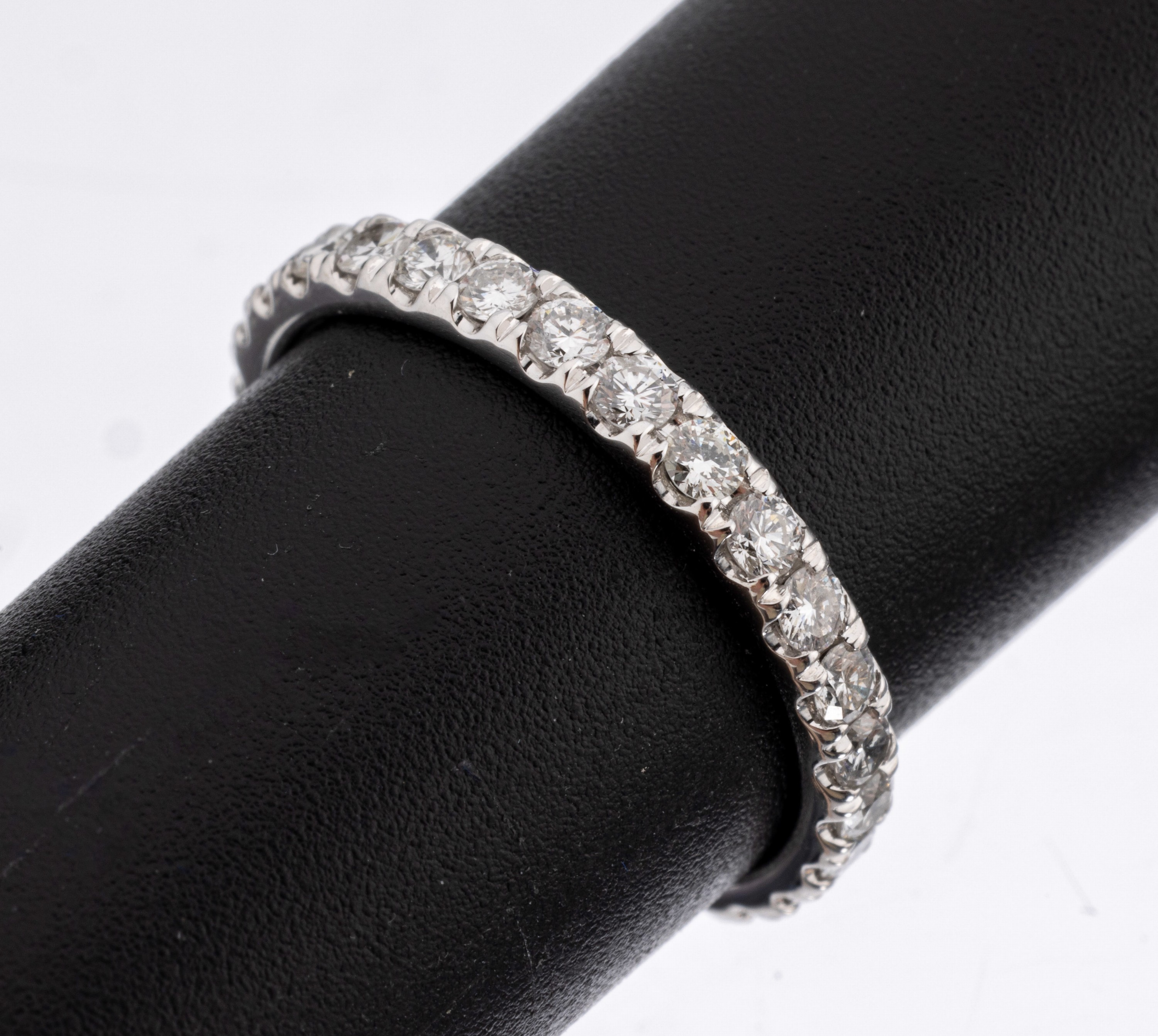 14 kt Gold Brillant-Memoryring, WG 585/000,Brillanten zus. ca. 0.98 ct feines Weiß -Weiß/vs-si, RW 54