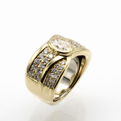 Image 26839856 - Ring mit Diamant und Brillanten, GG 750/000, ovaler Diam. ca. 0.47 ct feines ...