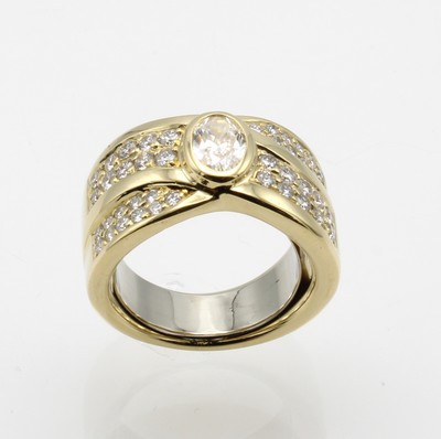 26839856a - Ring mit Diamant und Brillanten, GG 750/000, ovaler Diam. ca. 0.47 ct feines ...