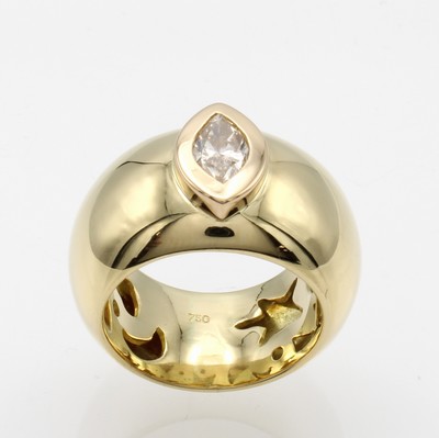 26839857a - Massiver Ring mit Diamant, GG 750/000, Diamantnavette ca. 0.78 ct nat. light brown/si, ...
