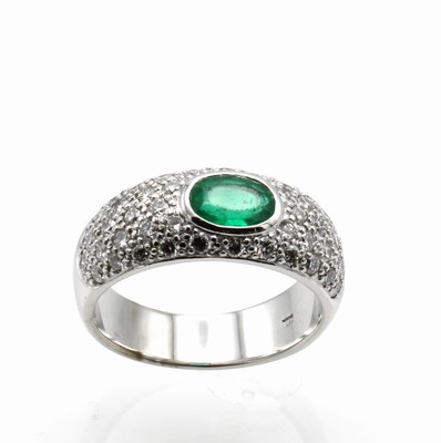 26839859a - Ring mit Smaragd und Brillanten, WG 750/000, Brill. zus. ca. 0.78 ct Weiß/si, ...