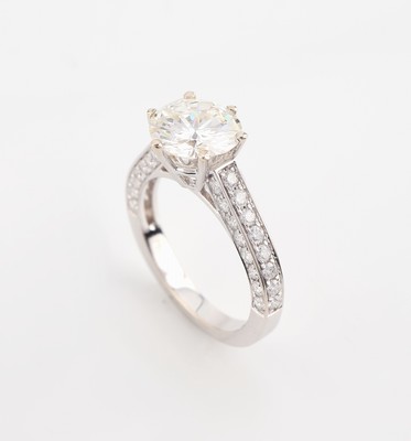 26839874c - 18 kt Gold Brillant-Ring, WG 750/000, mittig erhaben gefasster Brillant ca. 2.15 ct ...