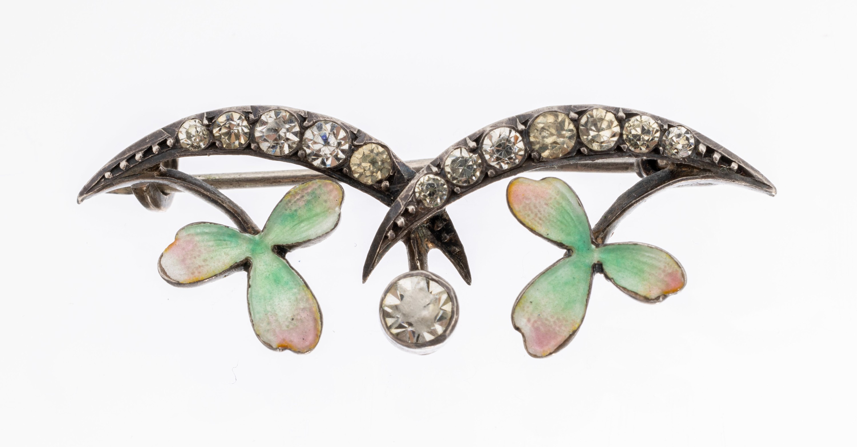 Jugendstil Brosche, um 1900-05, 835er Silber, floral, 2 fein emaillierte Blüten, farblose Strasssteine, ca. 4 x 1.5 cm
