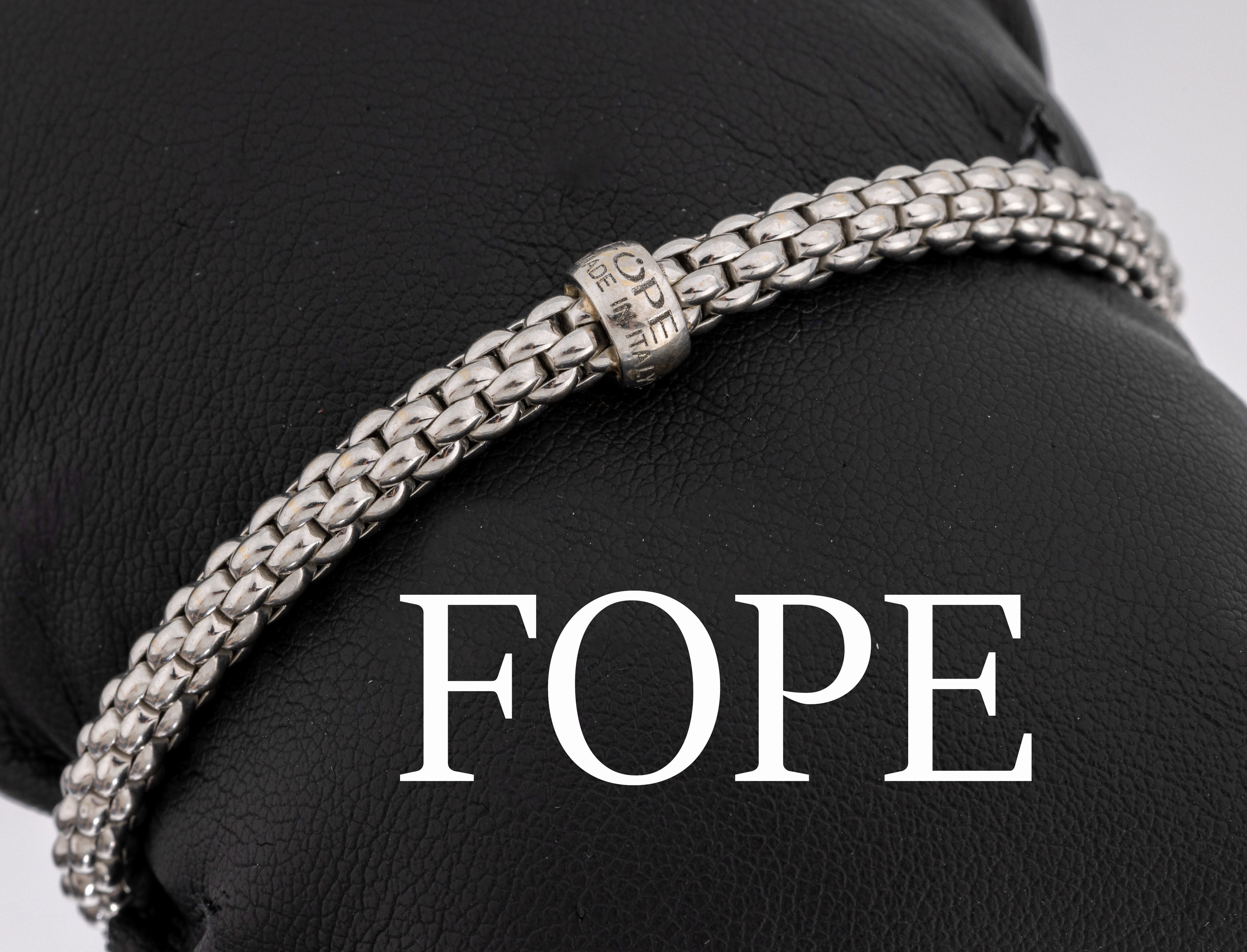 18 kt Gold FOPE Armreif, WG 750/000, ModellFlex It, D. ca. 5.5 cm, ca. 15.4 g, sign.