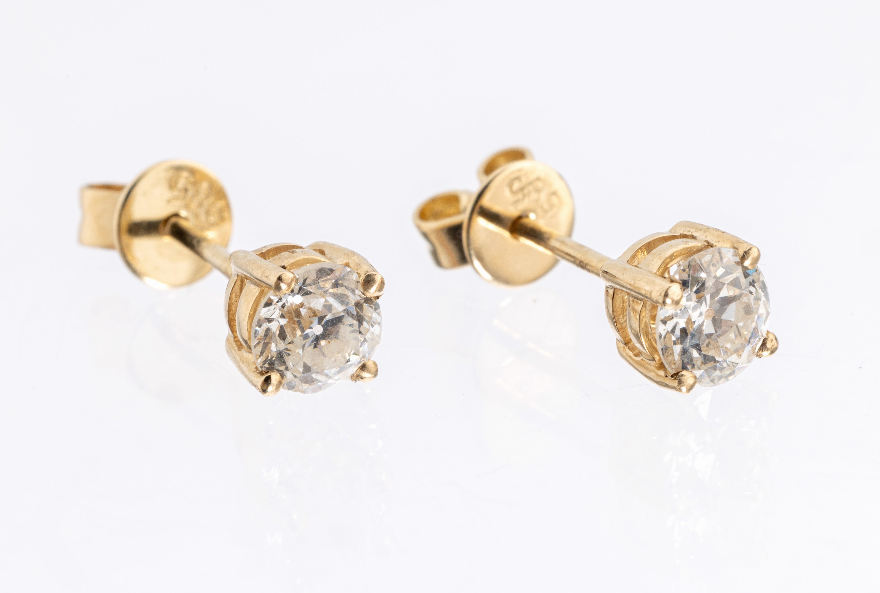 Paar 14 kt Gold Diamant-Ohrstecker, GG 585/000, 2 Altschliffdiamanten zus. ca. 0.77 ct Weiß/si