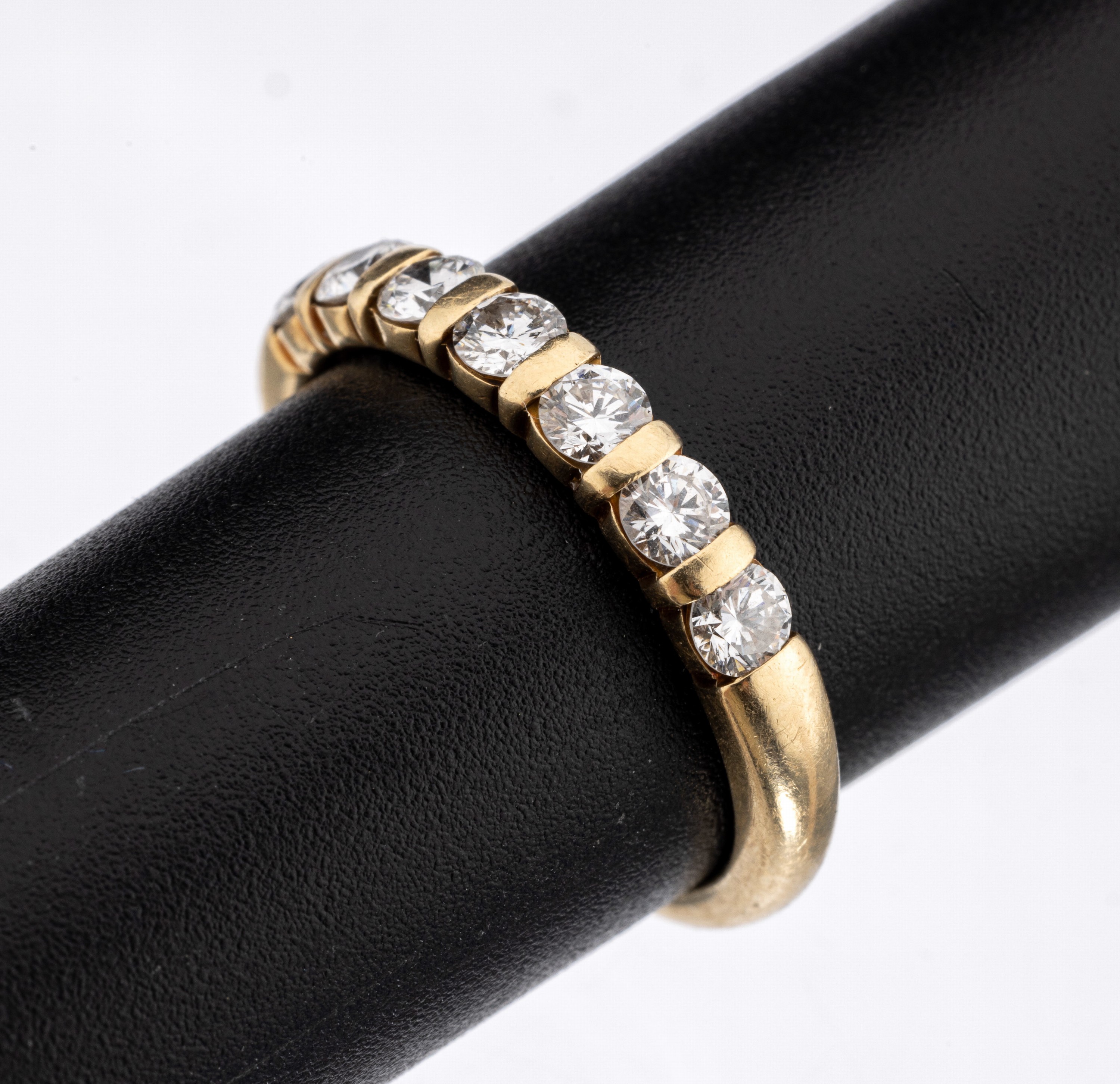 14 kt Gold Brillant-Ring, GG 585/000, 7 Brillanten zus. ca. 0.40 ct Weiß/si, RW 55, ca. 3.5 g